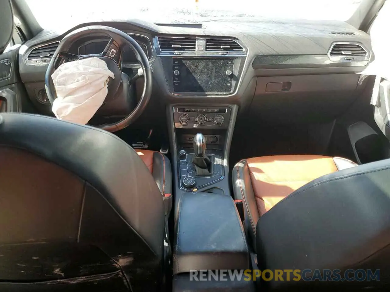 8 Photograph of a damaged car 3VV4B7AX7LM178345 VOLKSWAGEN TIGUAN 2020