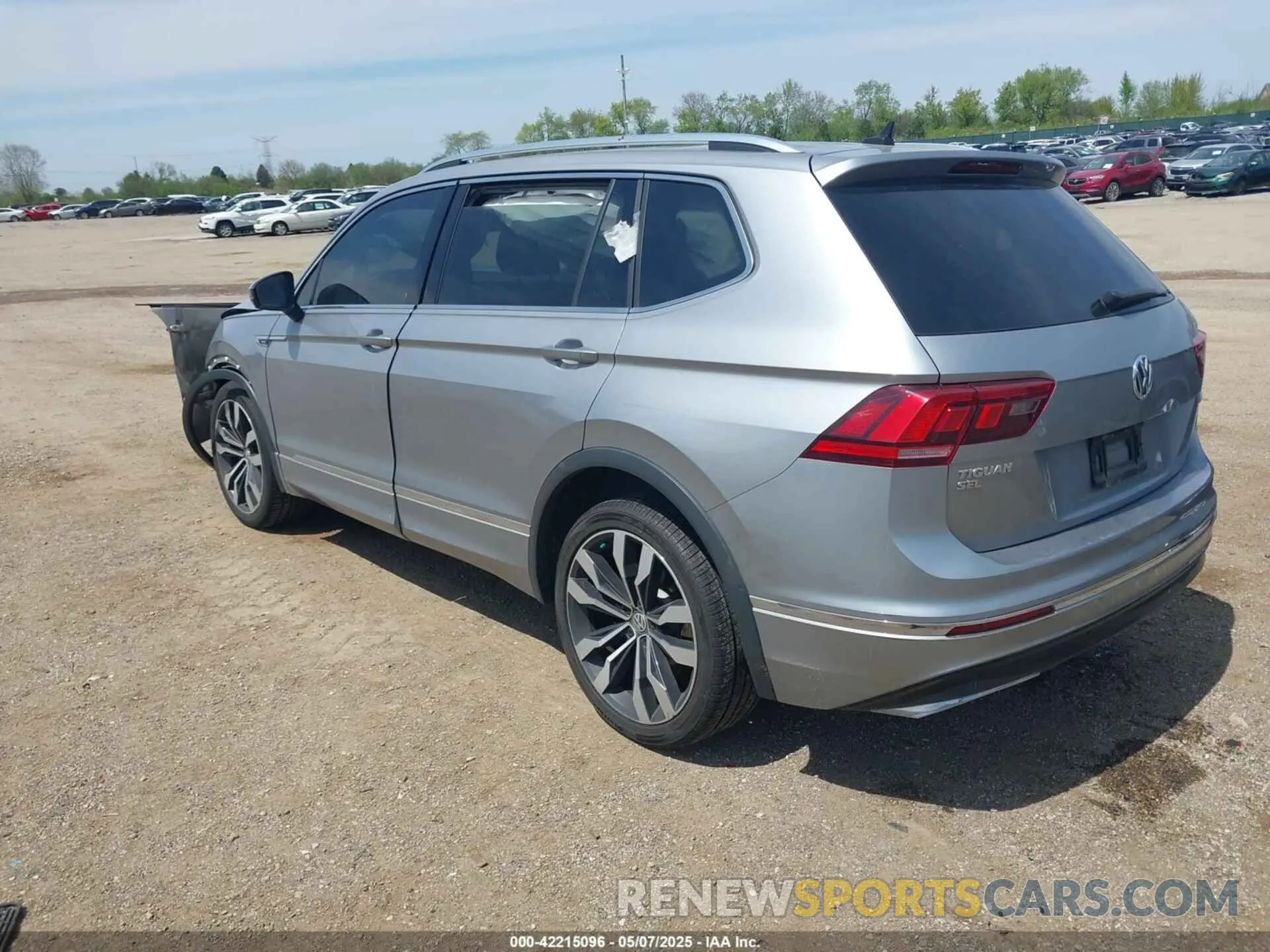 3 Photograph of a damaged car 3VV4B7AXXLM170532 VOLKSWAGEN TIGUAN 2020