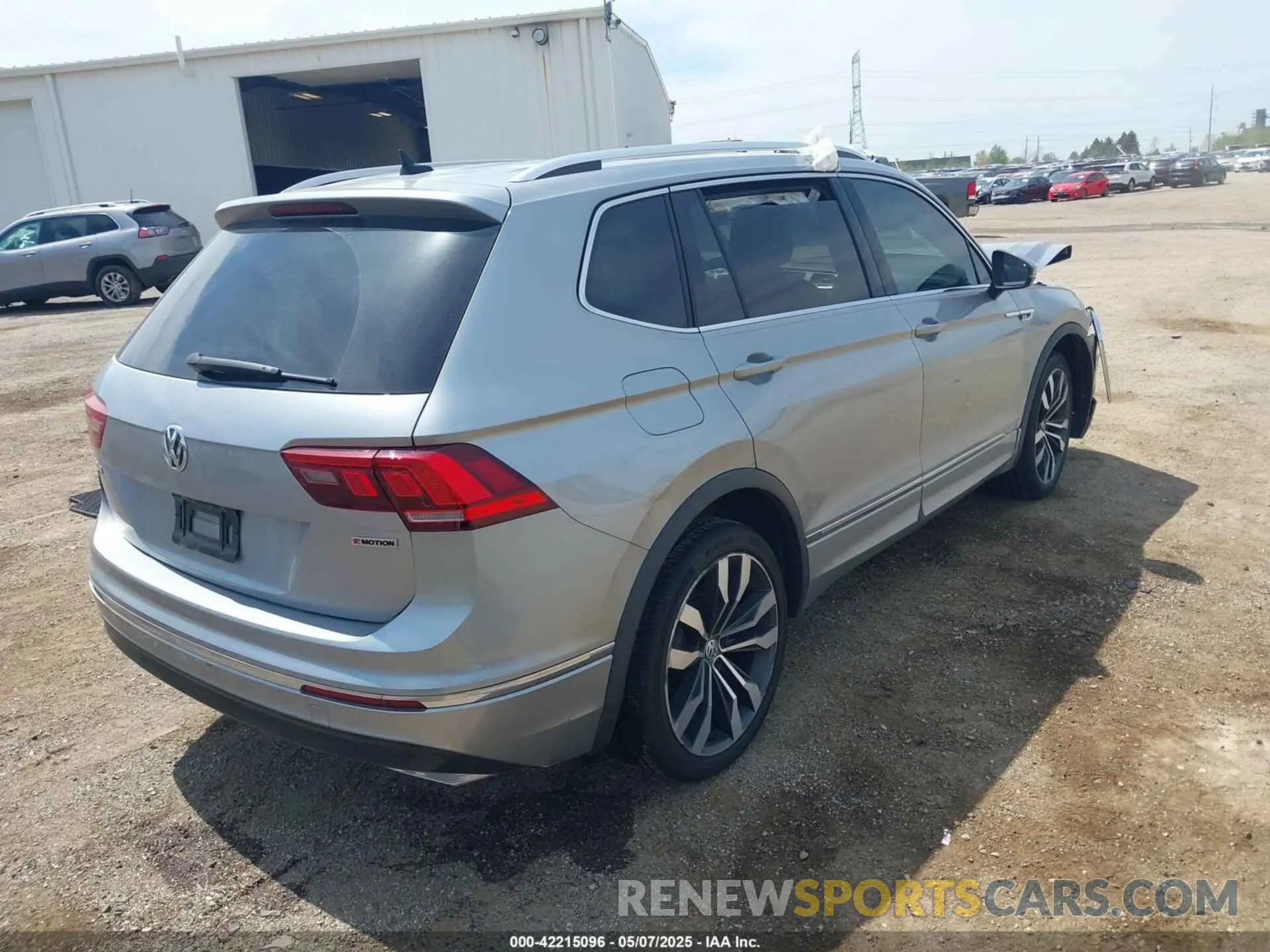 4 Photograph of a damaged car 3VV4B7AXXLM170532 VOLKSWAGEN TIGUAN 2020