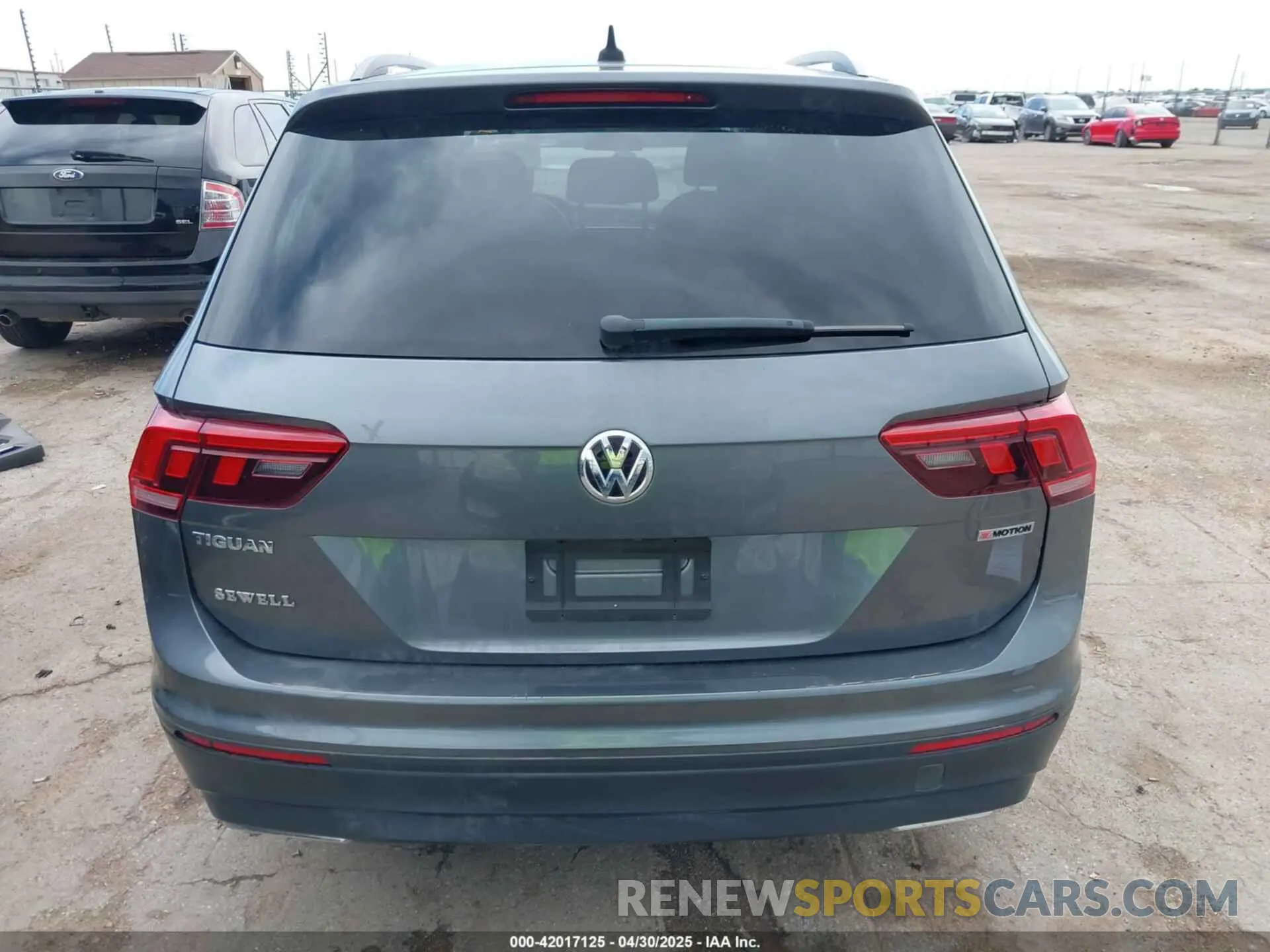 17 Photograph of a damaged car 3VV0B7AX0MM017433 VOLKSWAGEN TIGUAN 2021