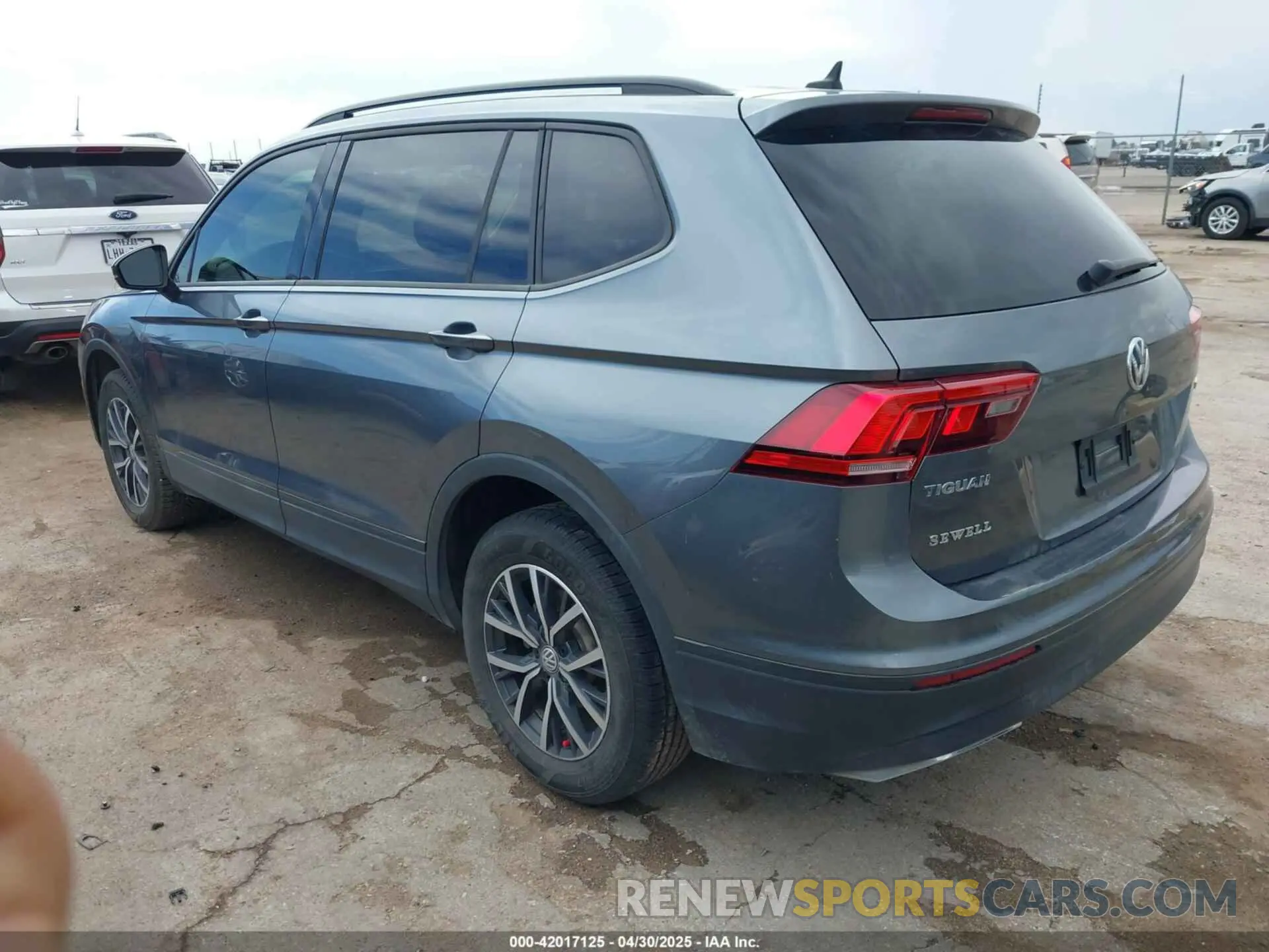 3 Photograph of a damaged car 3VV0B7AX0MM017433 VOLKSWAGEN TIGUAN 2021