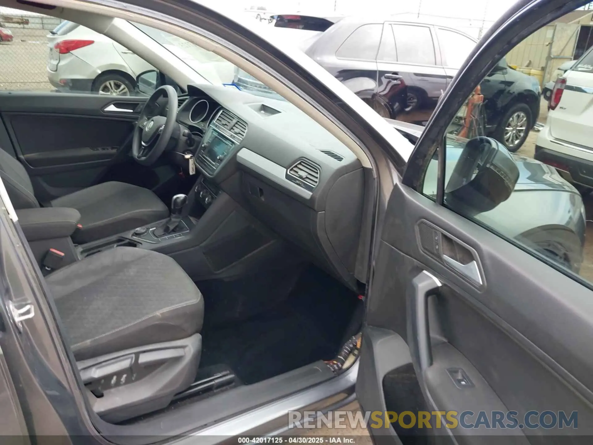 5 Photograph of a damaged car 3VV0B7AX0MM017433 VOLKSWAGEN TIGUAN 2021