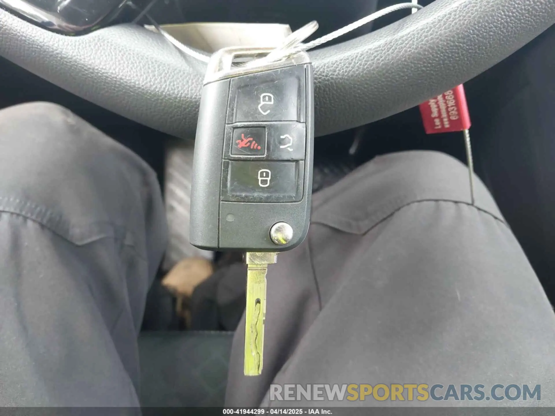11 Photograph of a damaged car 3VV0B7AX1MM151318 VOLKSWAGEN TIGUAN 2021