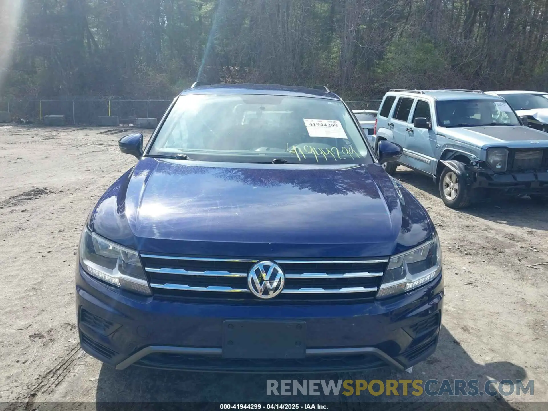 12 Photograph of a damaged car 3VV0B7AX1MM151318 VOLKSWAGEN TIGUAN 2021