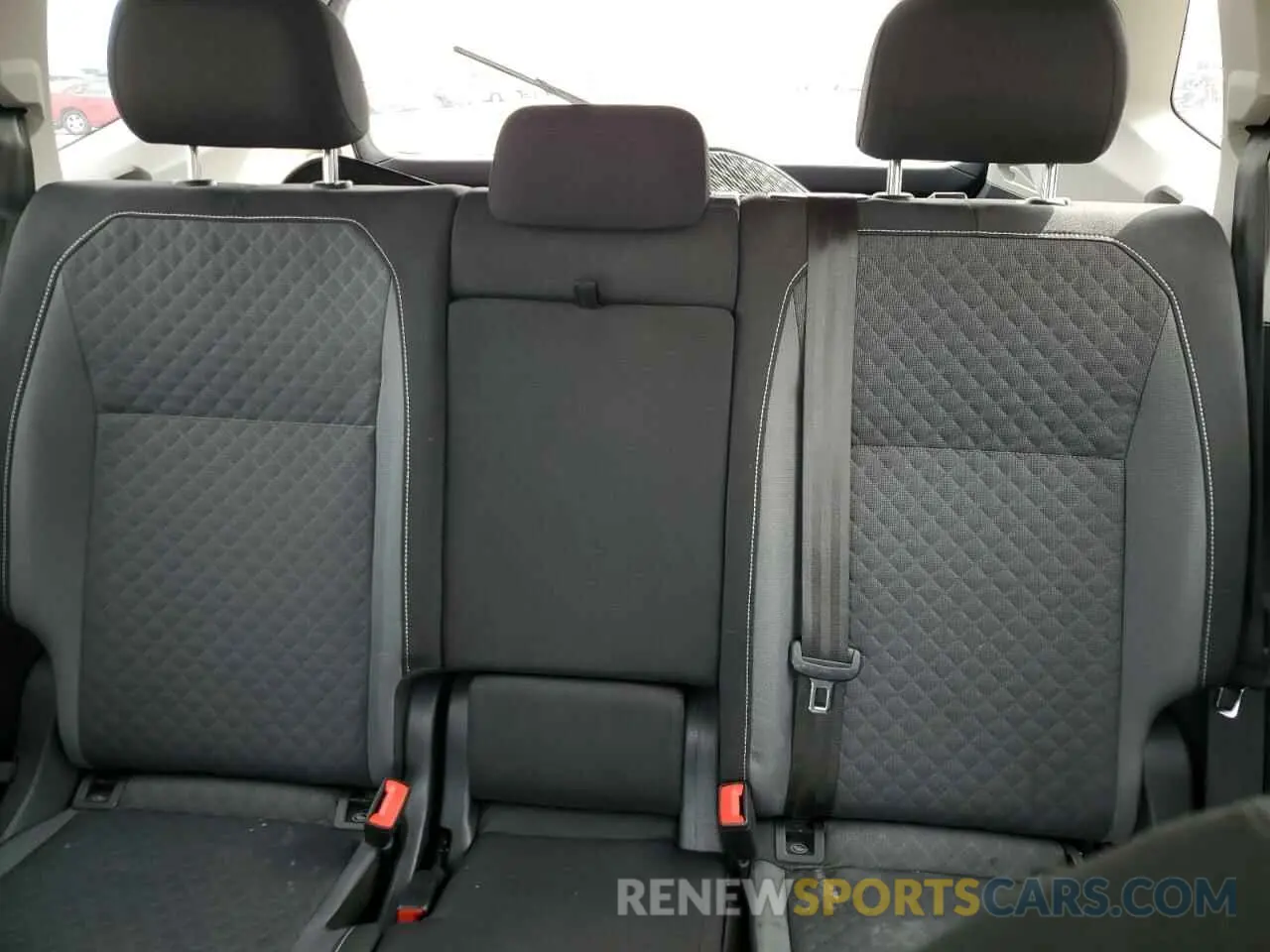 10 Photograph of a damaged car 3VV0B7AX3MM013859 VOLKSWAGEN TIGUAN 2021