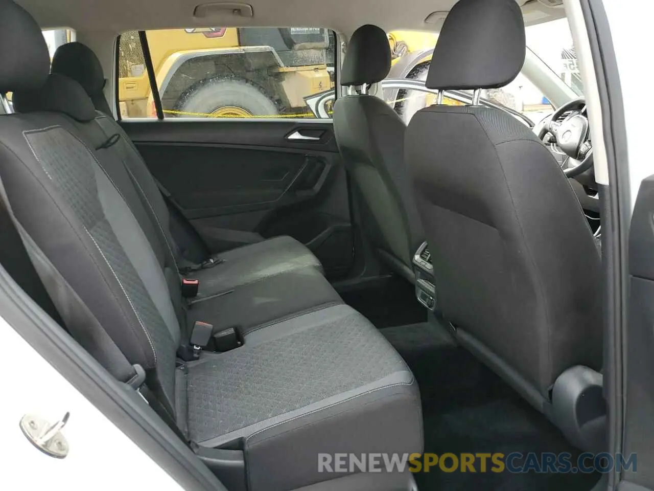 11 Photograph of a damaged car 3VV0B7AX3MM013859 VOLKSWAGEN TIGUAN 2021