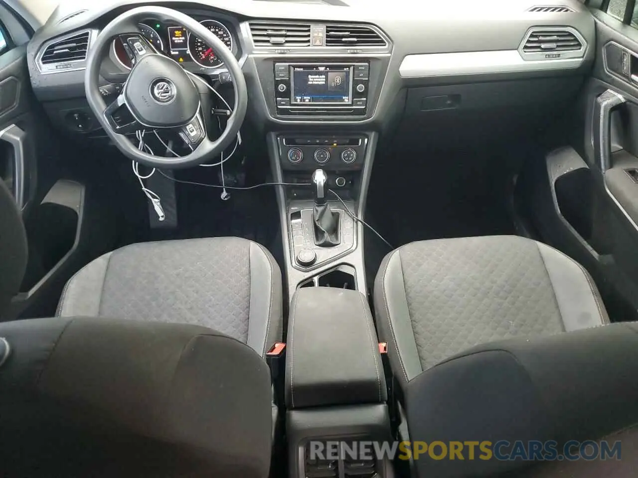 8 Photograph of a damaged car 3VV0B7AX3MM013859 VOLKSWAGEN TIGUAN 2021