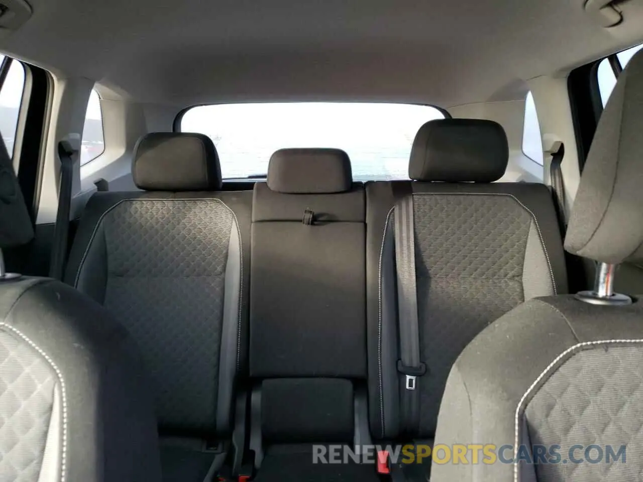 10 Photograph of a damaged car 3VV0B7AX3MM047493 VOLKSWAGEN TIGUAN 2021
