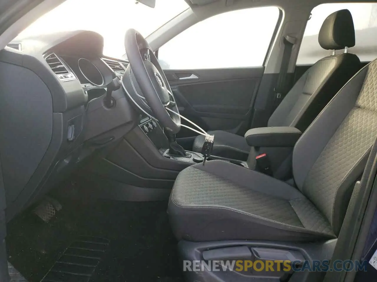7 Photograph of a damaged car 3VV0B7AX3MM047493 VOLKSWAGEN TIGUAN 2021