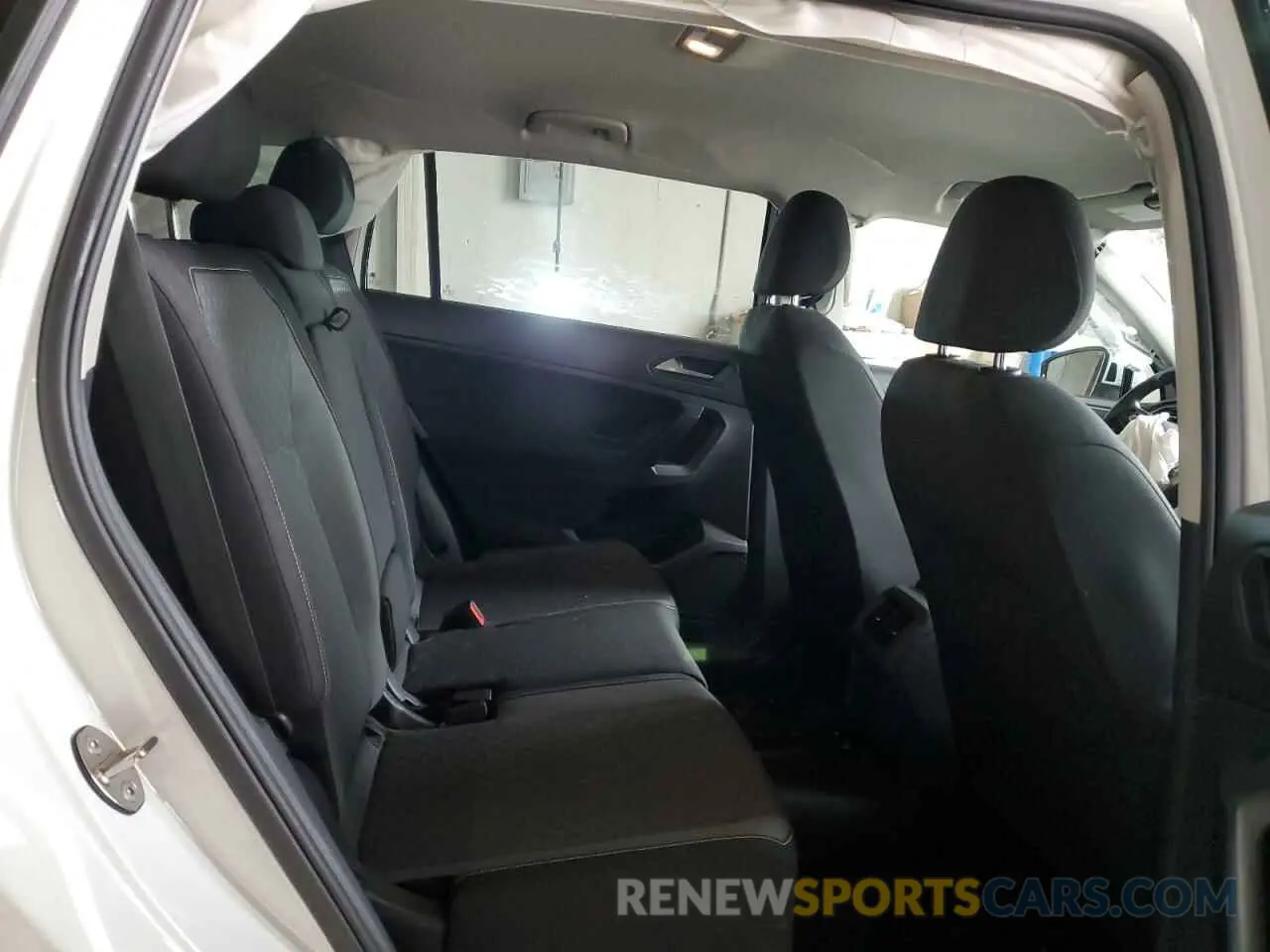 11 Photograph of a damaged car 3VV0B7AX4MM040312 VOLKSWAGEN TIGUAN 2021