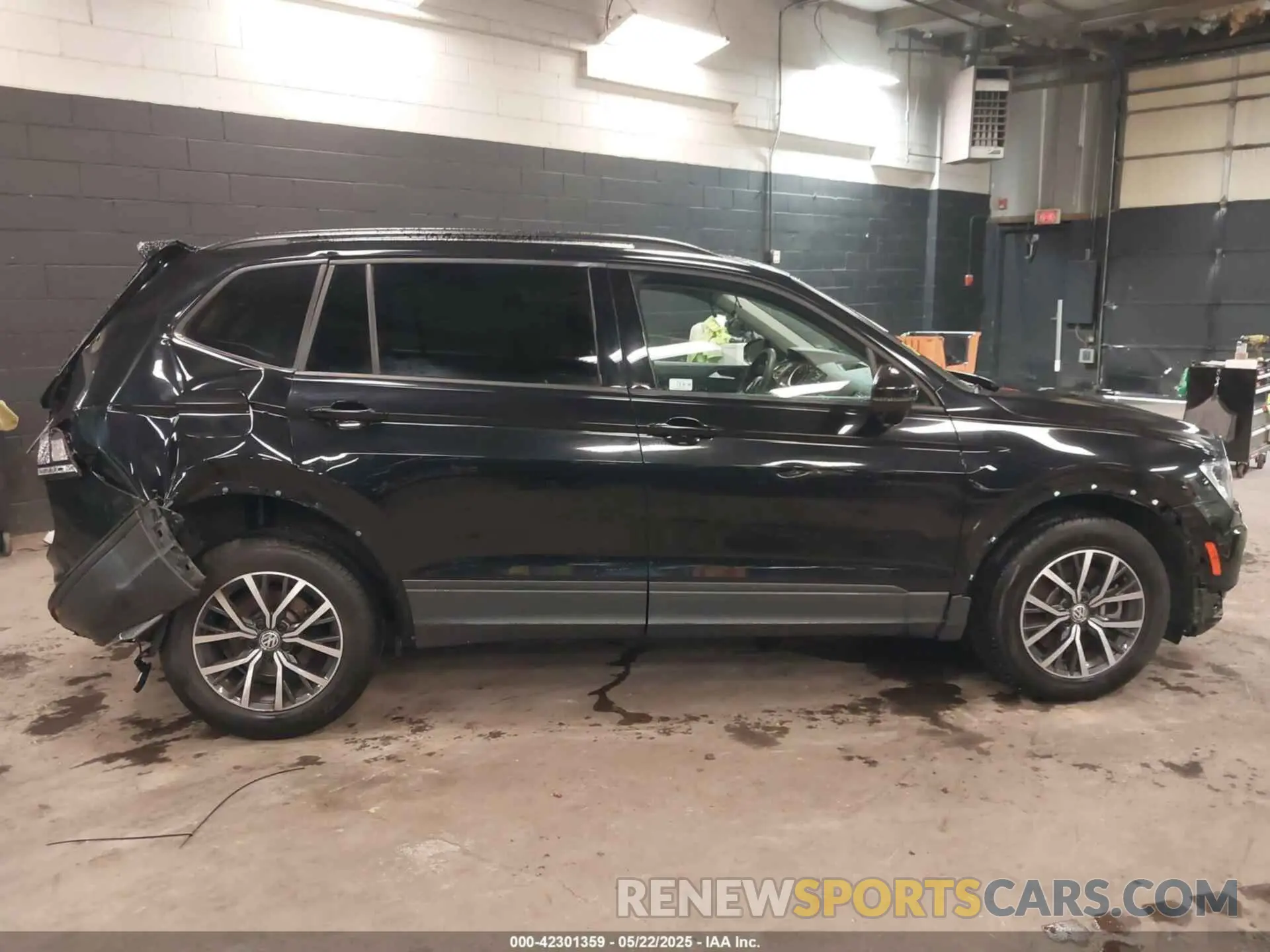 13 Photograph of a damaged car 3VV0B7AX5MM088269 VOLKSWAGEN TIGUAN 2021