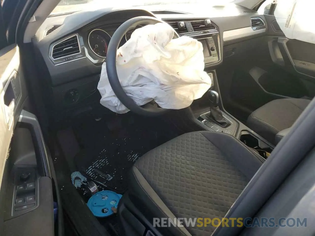 8 Photograph of a damaged car 3VV0B7AX7MM135897 VOLKSWAGEN TIGUAN 2021
