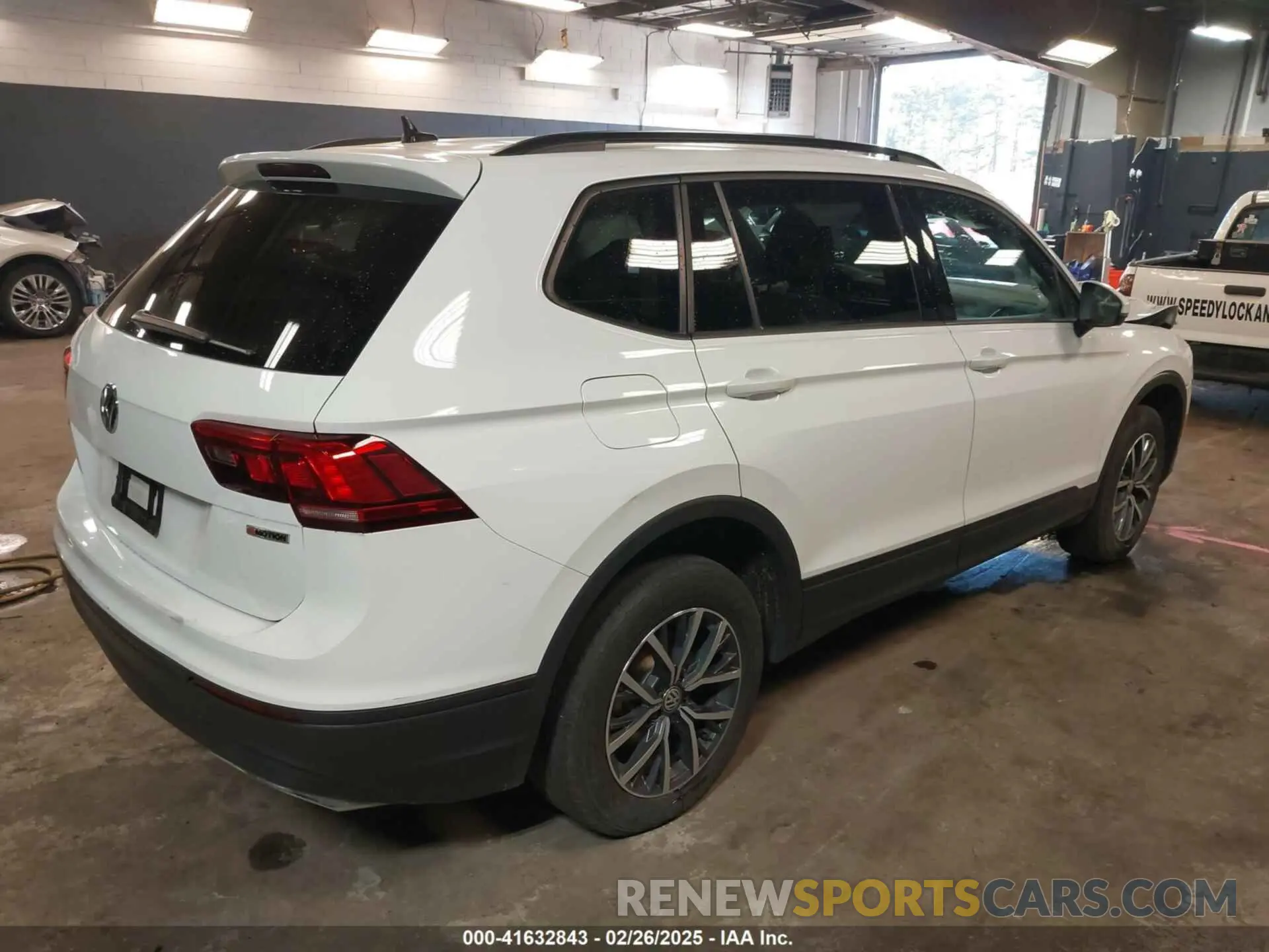 4 Photograph of a damaged car 3VV0B7AX8MM019835 VOLKSWAGEN TIGUAN 2021