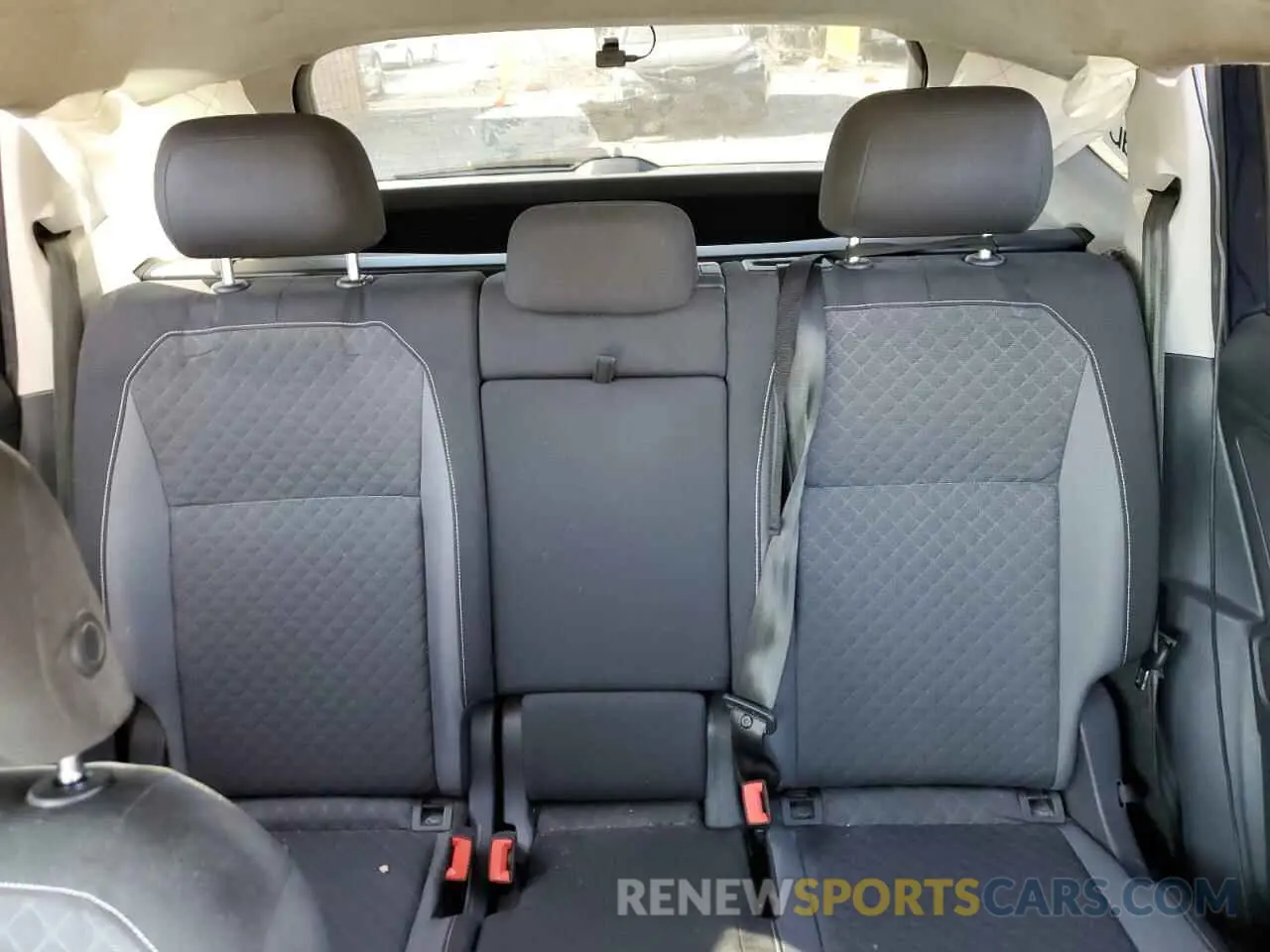 10 Photograph of a damaged car 3VV0B7AX9MM041570 VOLKSWAGEN TIGUAN 2021