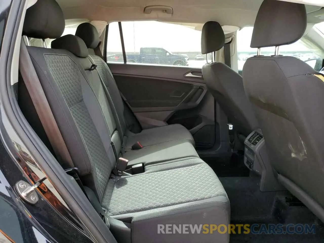 10 Photograph of a damaged car 3VV0B7AX9MM072172 VOLKSWAGEN TIGUAN 2021