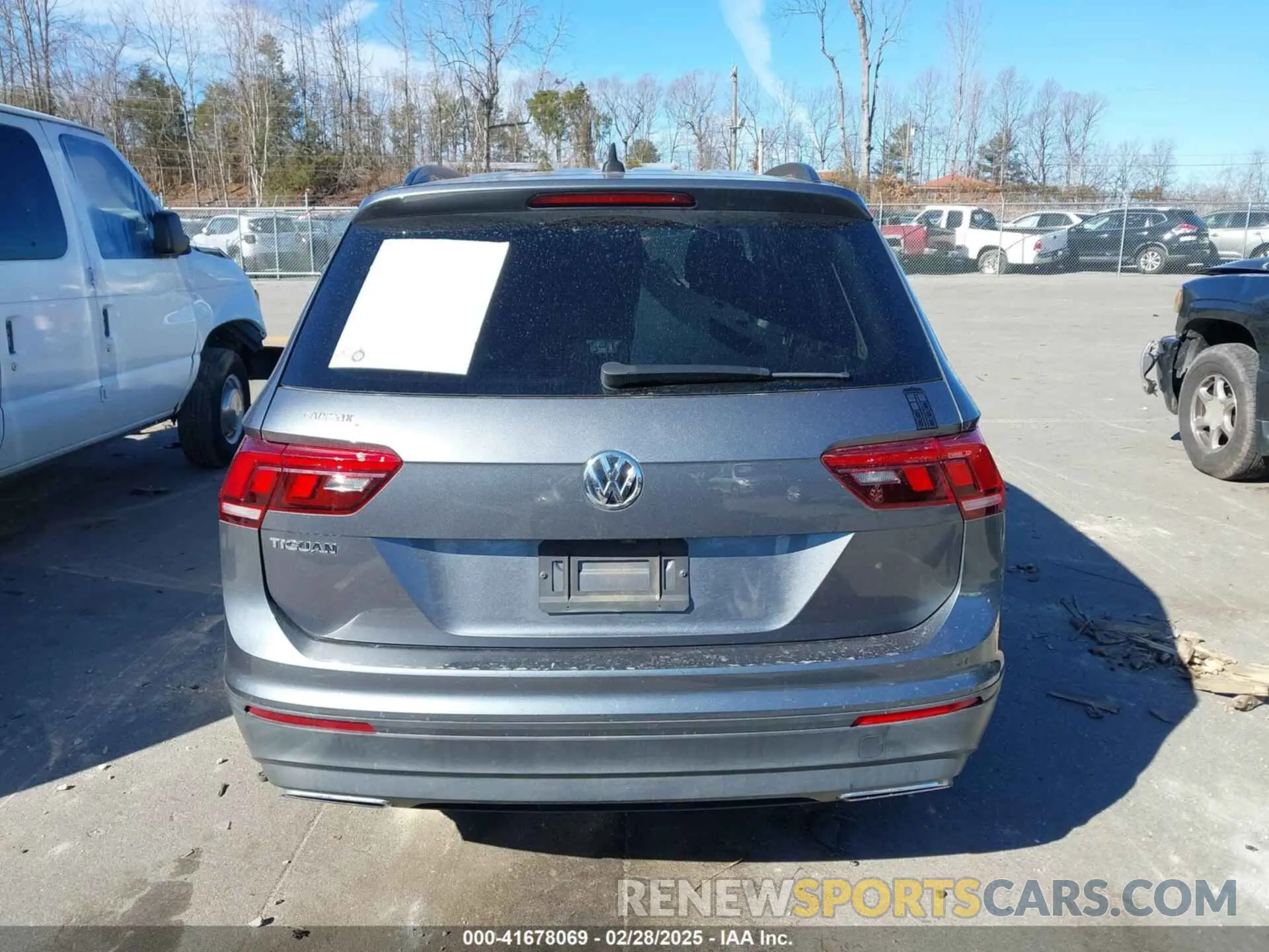 17 Photograph of a damaged car 3VV1B7AX1MM044788 VOLKSWAGEN TIGUAN 2021