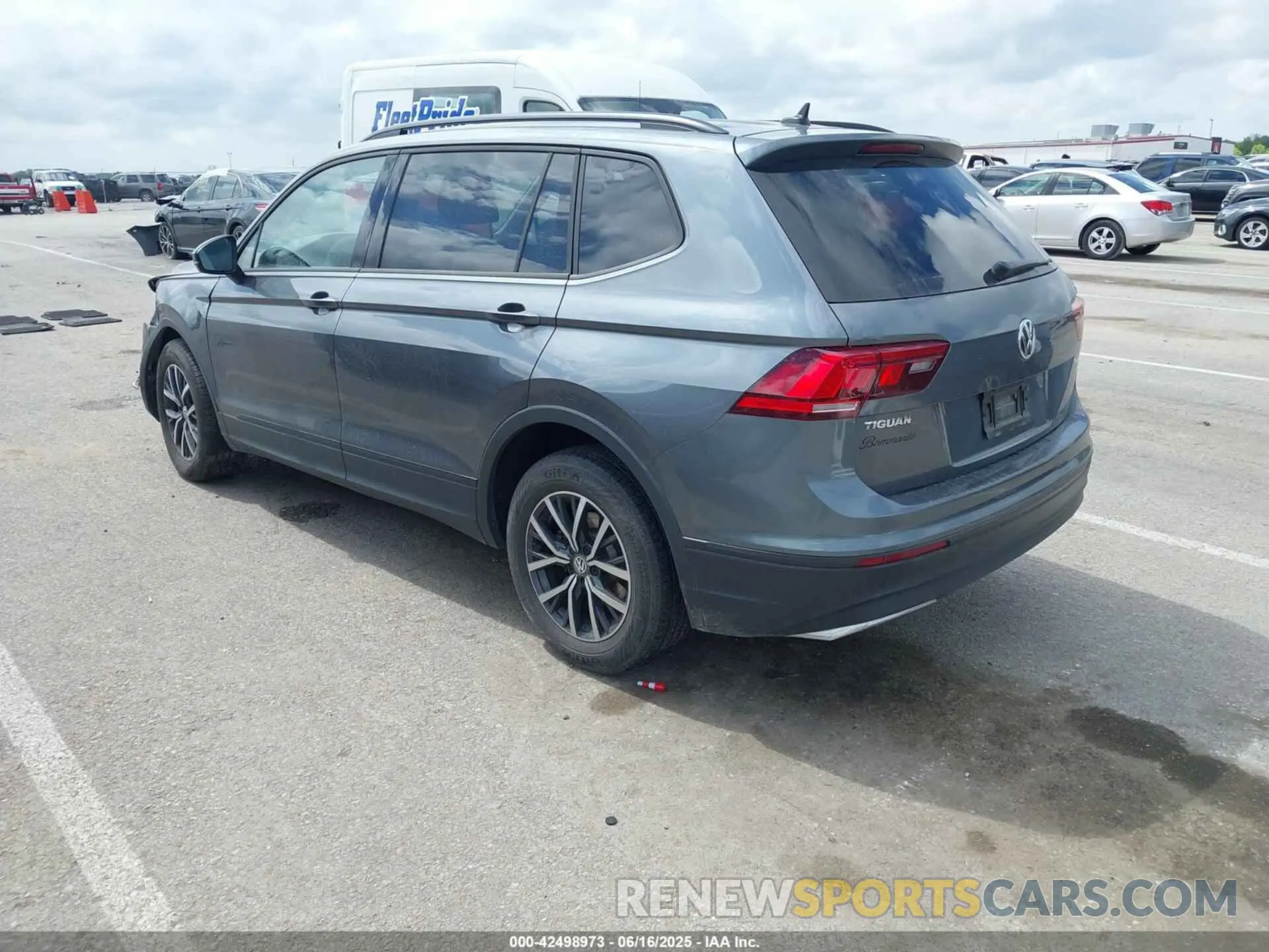 3 Photograph of a damaged car 3VV1B7AX1MM144583 VOLKSWAGEN TIGUAN 2021
