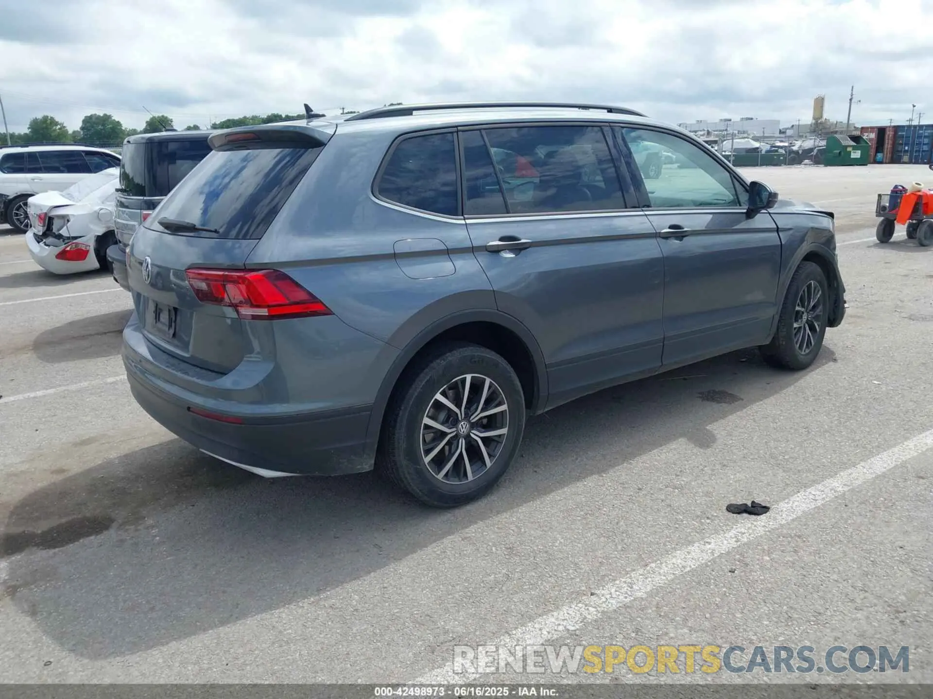 4 Photograph of a damaged car 3VV1B7AX1MM144583 VOLKSWAGEN TIGUAN 2021