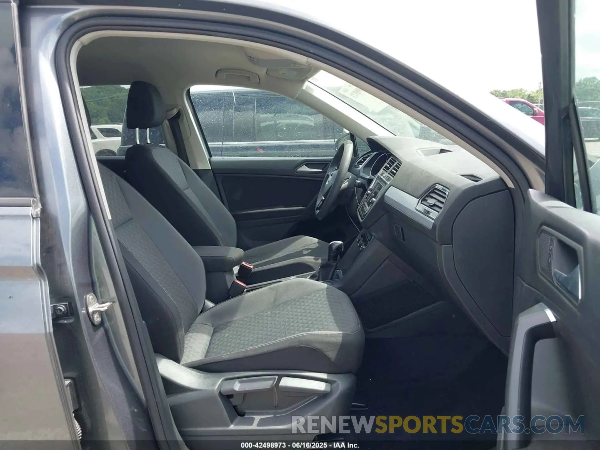 5 Photograph of a damaged car 3VV1B7AX1MM144583 VOLKSWAGEN TIGUAN 2021