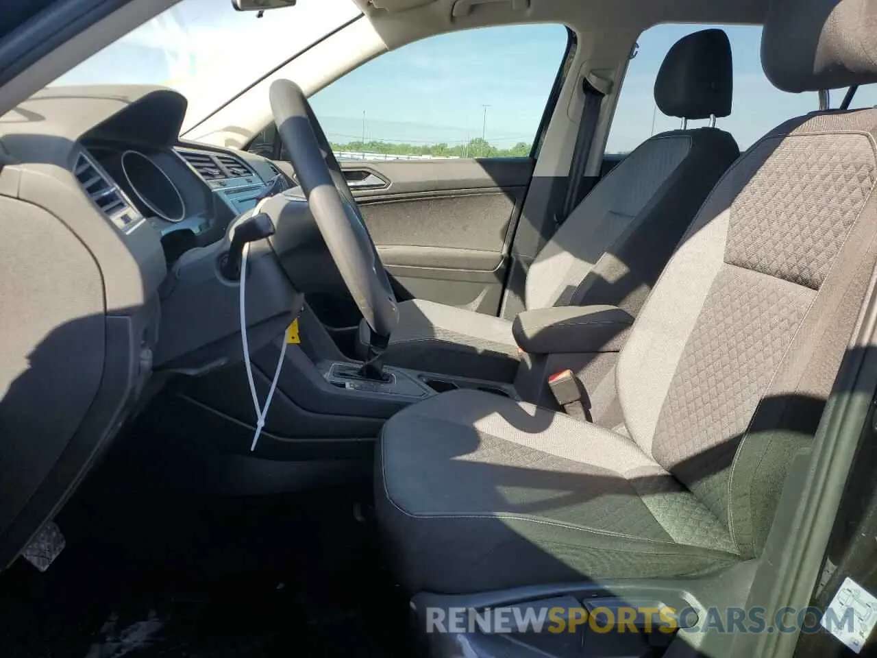 7 Photograph of a damaged car 3VV1B7AX3MM025109 VOLKSWAGEN TIGUAN 2021