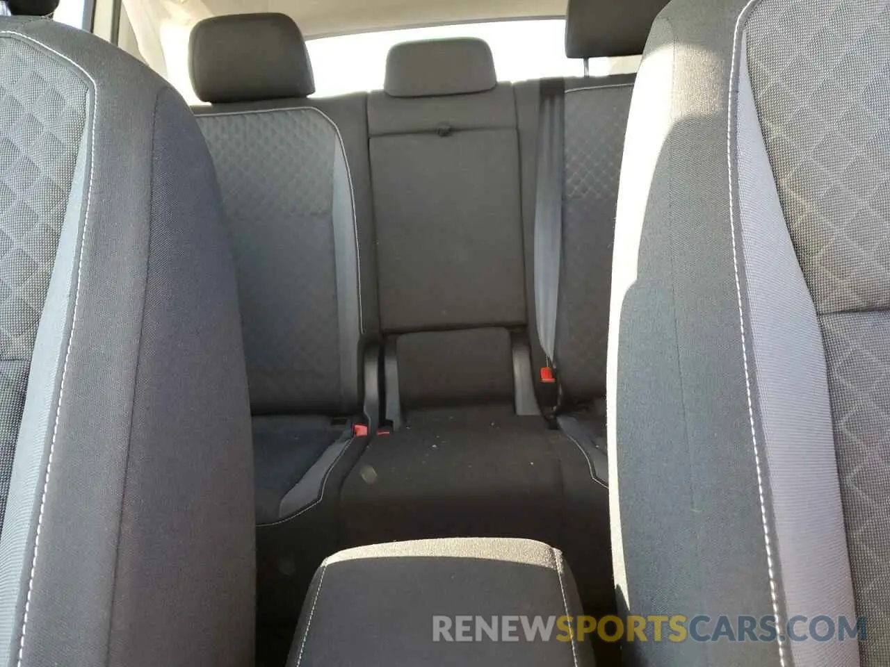 10 Photograph of a damaged car 3VV1B7AX5MM022938 VOLKSWAGEN TIGUAN 2021