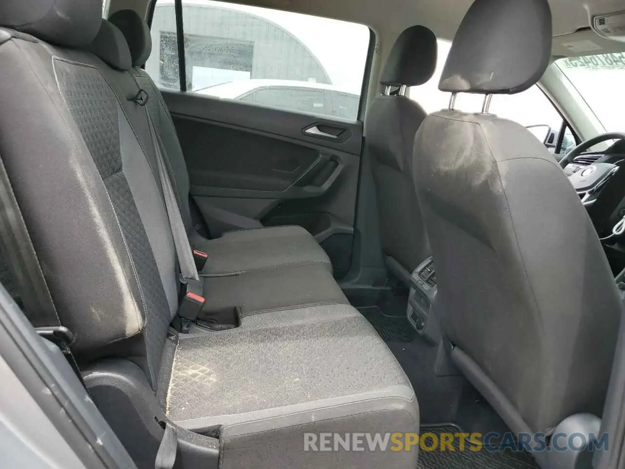11 Photograph of a damaged car 3VV1B7AX5MM062422 VOLKSWAGEN TIGUAN 2021