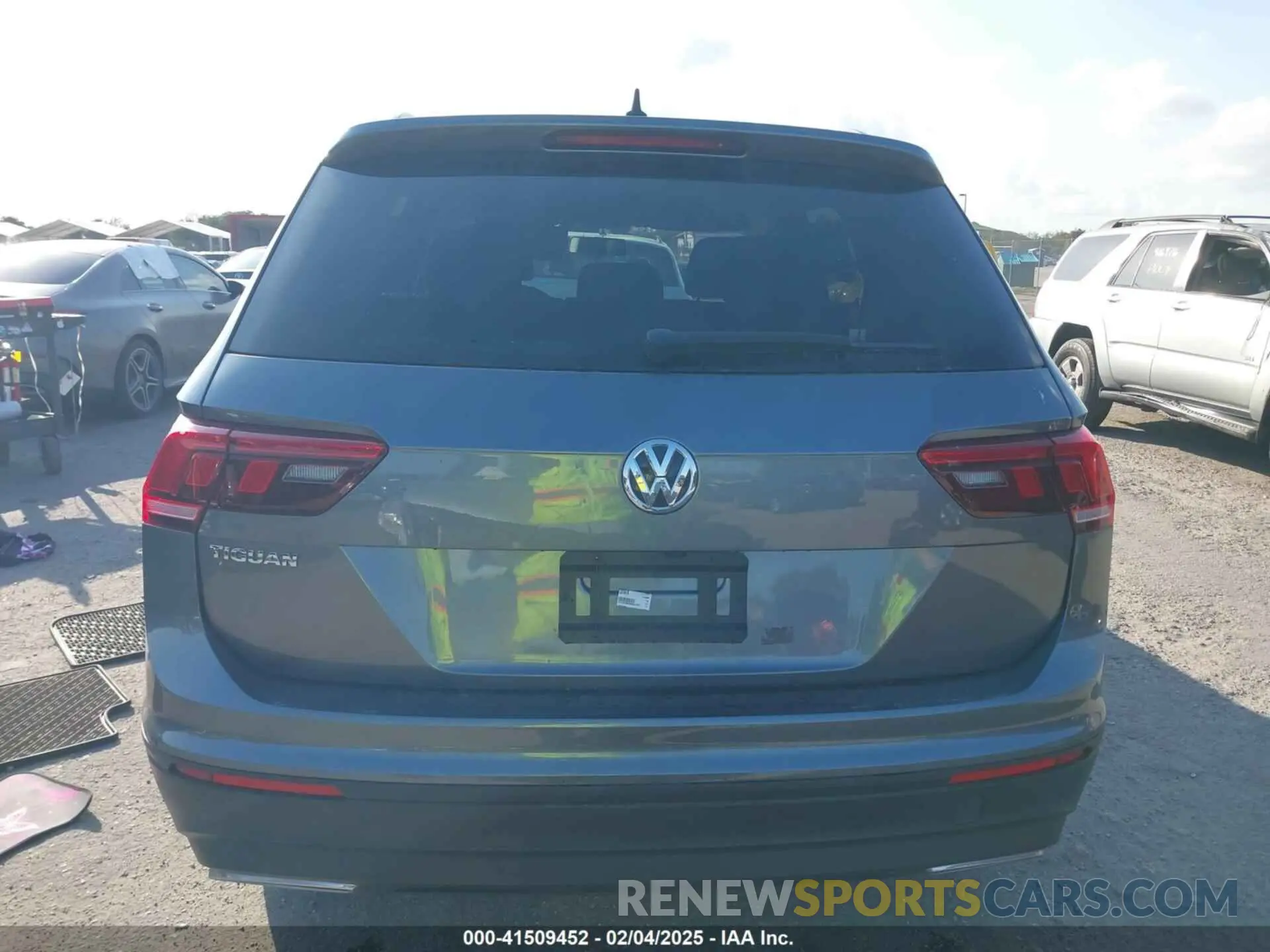 16 Photograph of a damaged car 3VV1B7AX5MM081763 VOLKSWAGEN TIGUAN 2021