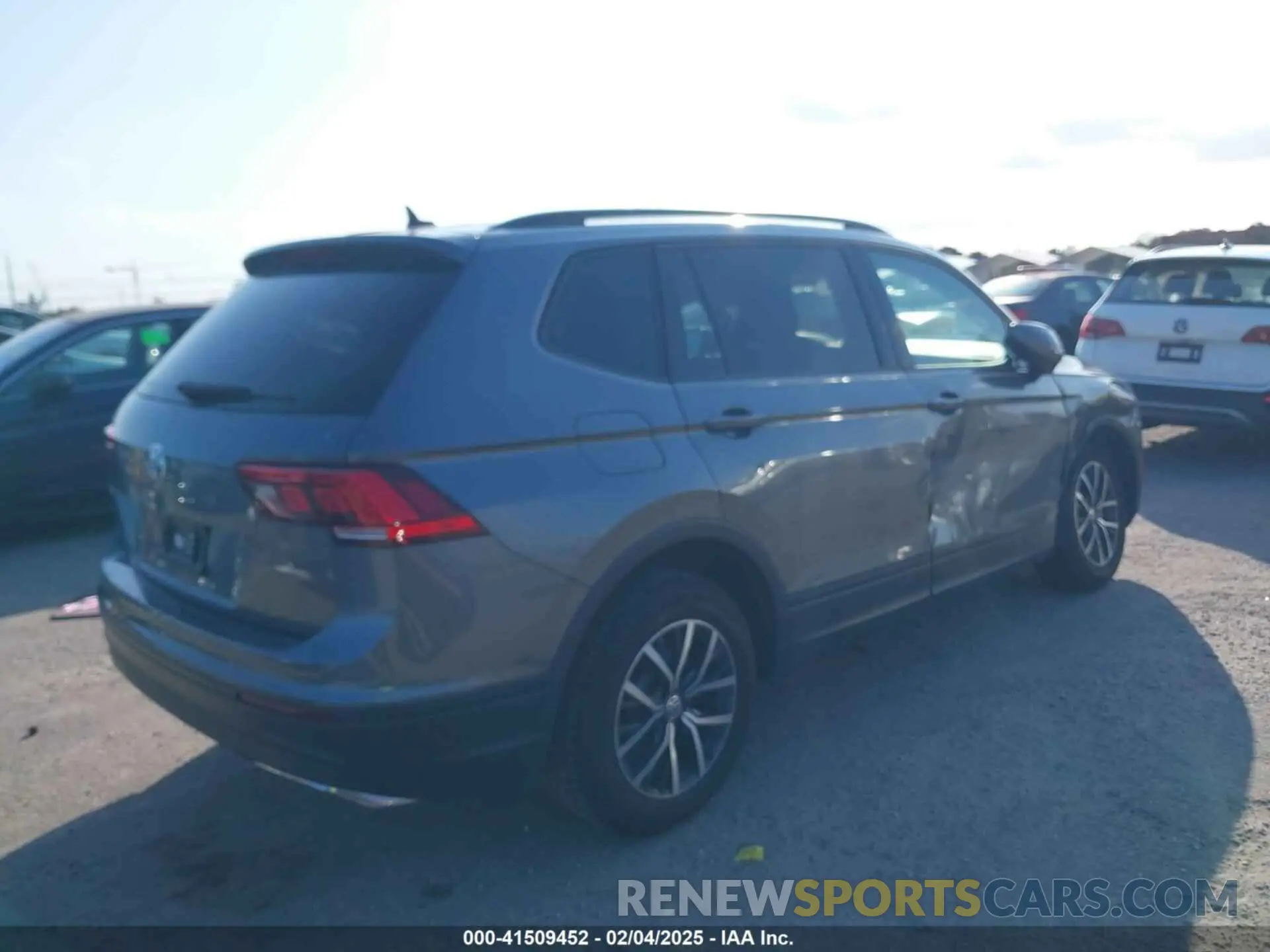 4 Photograph of a damaged car 3VV1B7AX5MM081763 VOLKSWAGEN TIGUAN 2021
