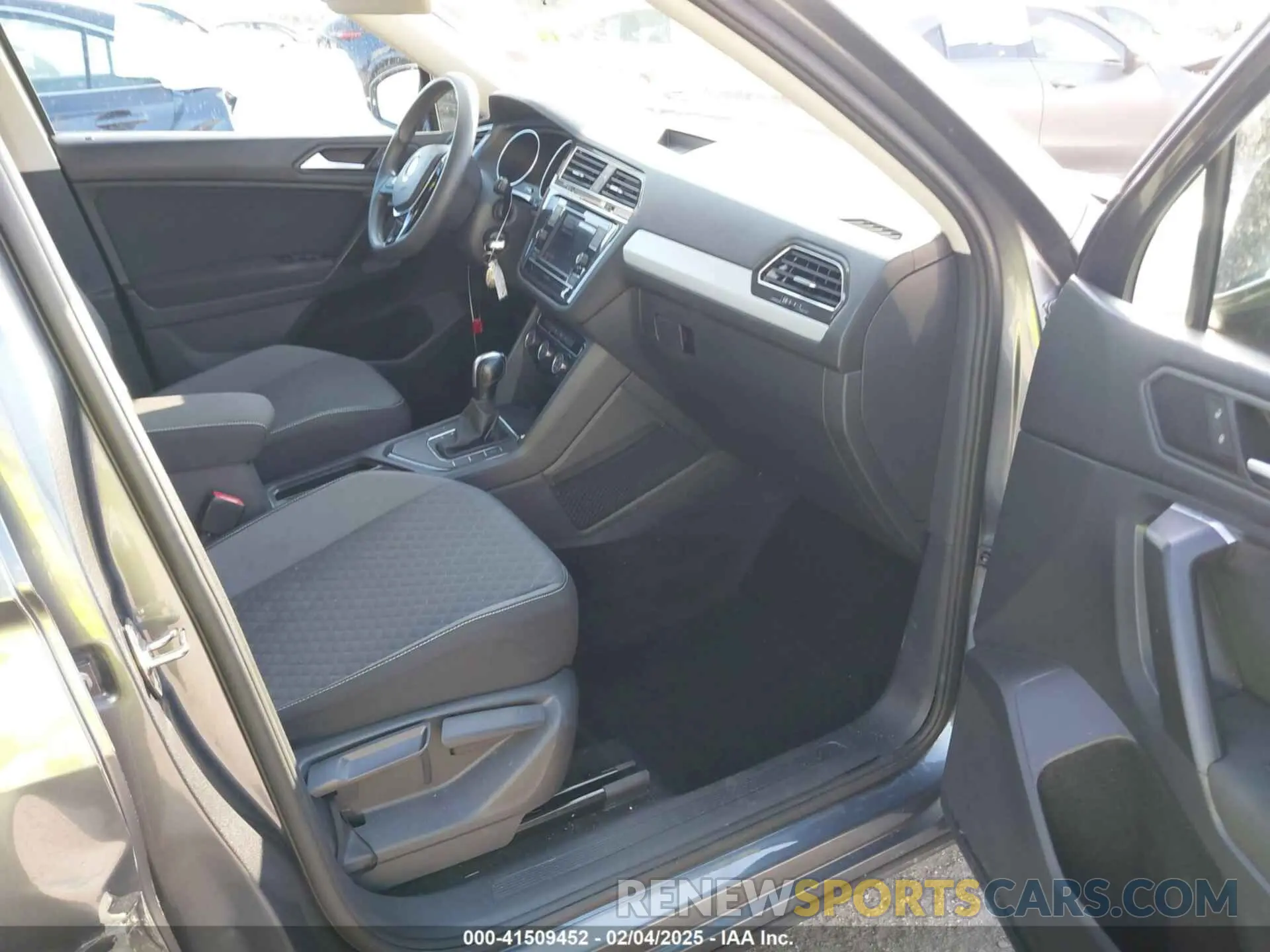 5 Photograph of a damaged car 3VV1B7AX5MM081763 VOLKSWAGEN TIGUAN 2021