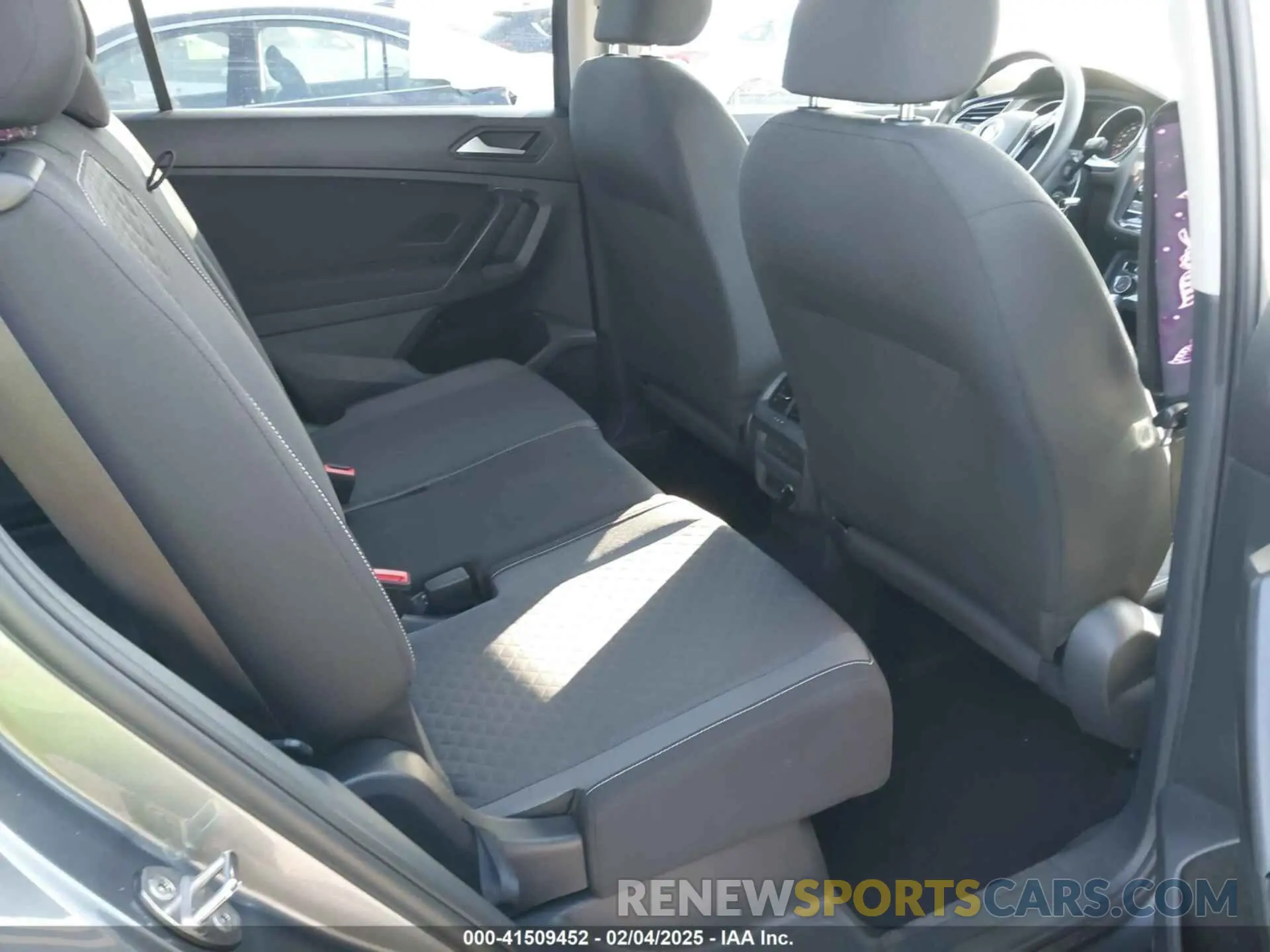 8 Photograph of a damaged car 3VV1B7AX5MM081763 VOLKSWAGEN TIGUAN 2021