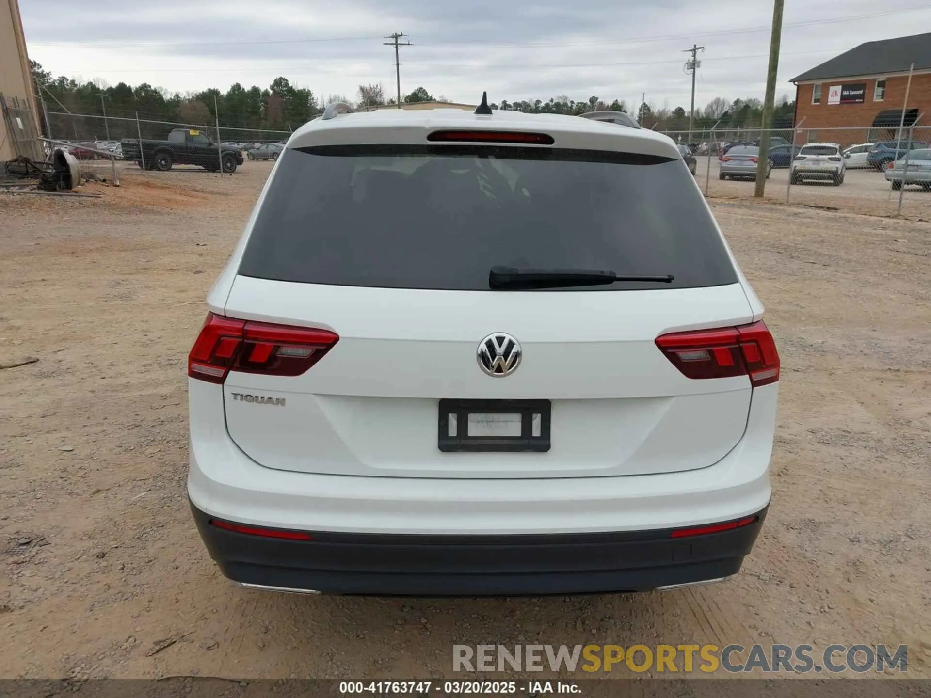 17 Photograph of a damaged car 3VV1B7AX5MM086946 VOLKSWAGEN TIGUAN 2021