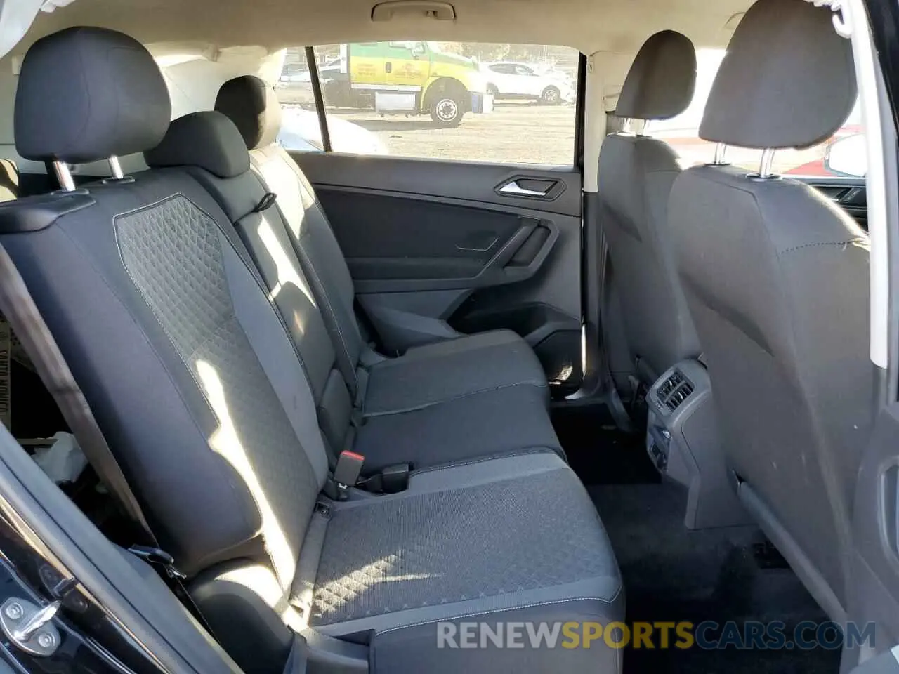 11 Photograph of a damaged car 3VV1B7AX7MM015070 VOLKSWAGEN TIGUAN 2021