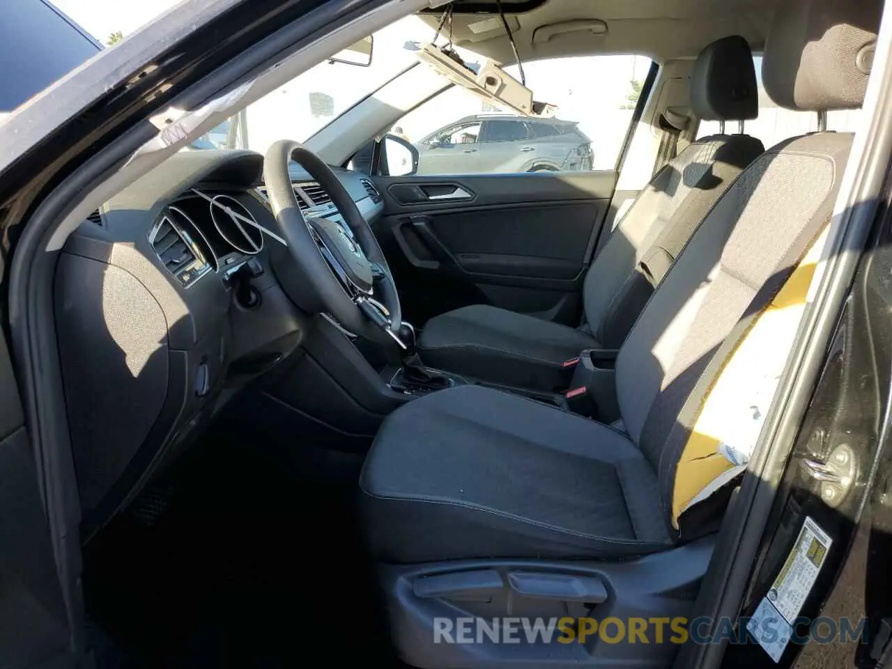 7 Photograph of a damaged car 3VV1B7AX7MM015070 VOLKSWAGEN TIGUAN 2021