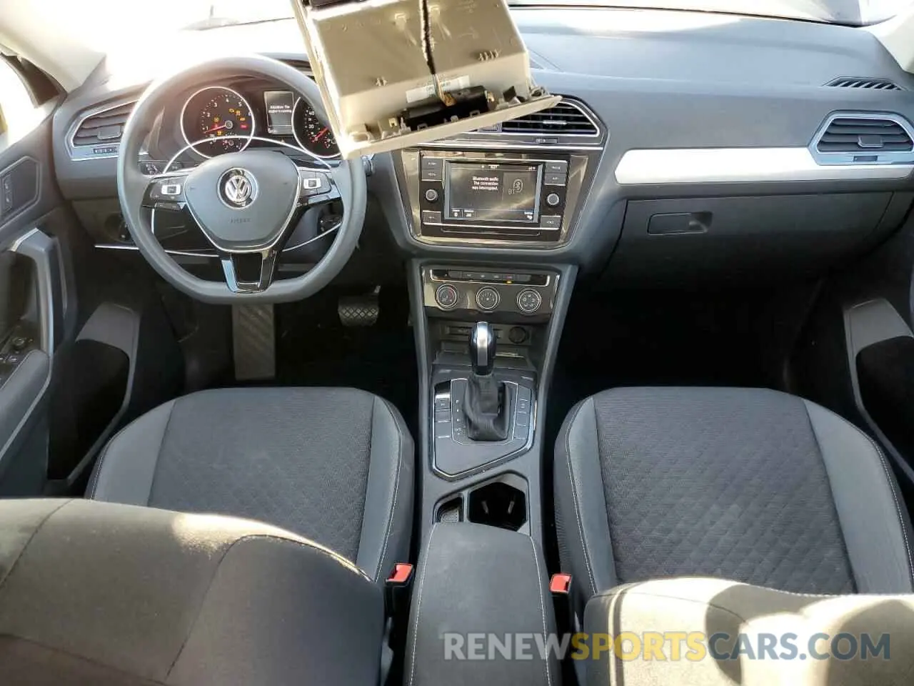 8 Photograph of a damaged car 3VV1B7AX7MM015070 VOLKSWAGEN TIGUAN 2021