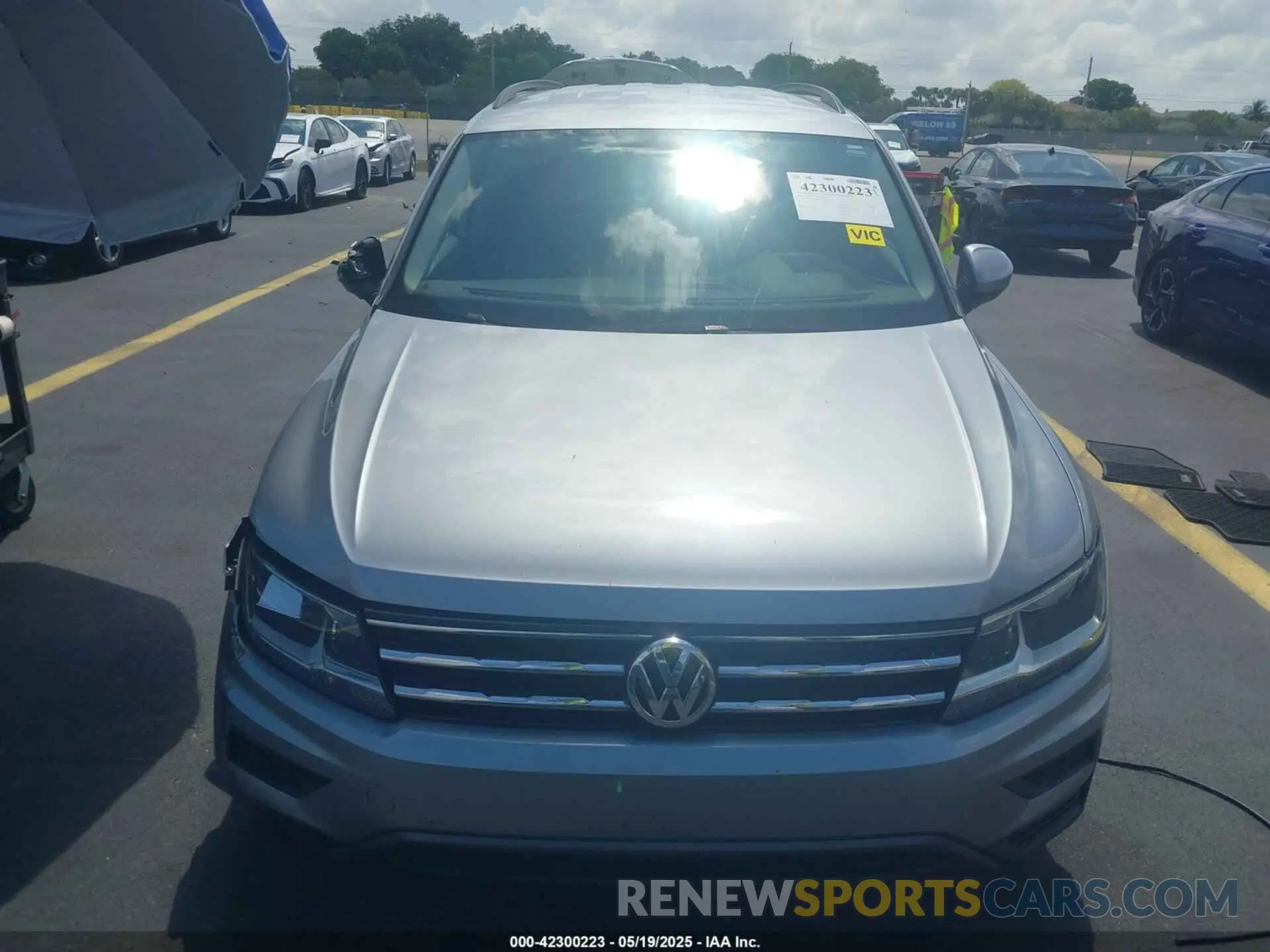 12 Photograph of a damaged car 3VV1B7AX7MM117954 VOLKSWAGEN TIGUAN 2021