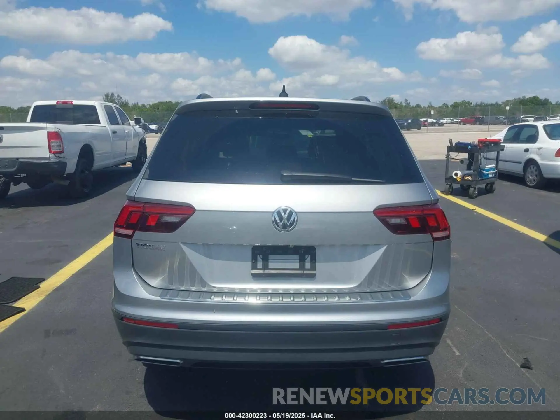16 Photograph of a damaged car 3VV1B7AX7MM117954 VOLKSWAGEN TIGUAN 2021