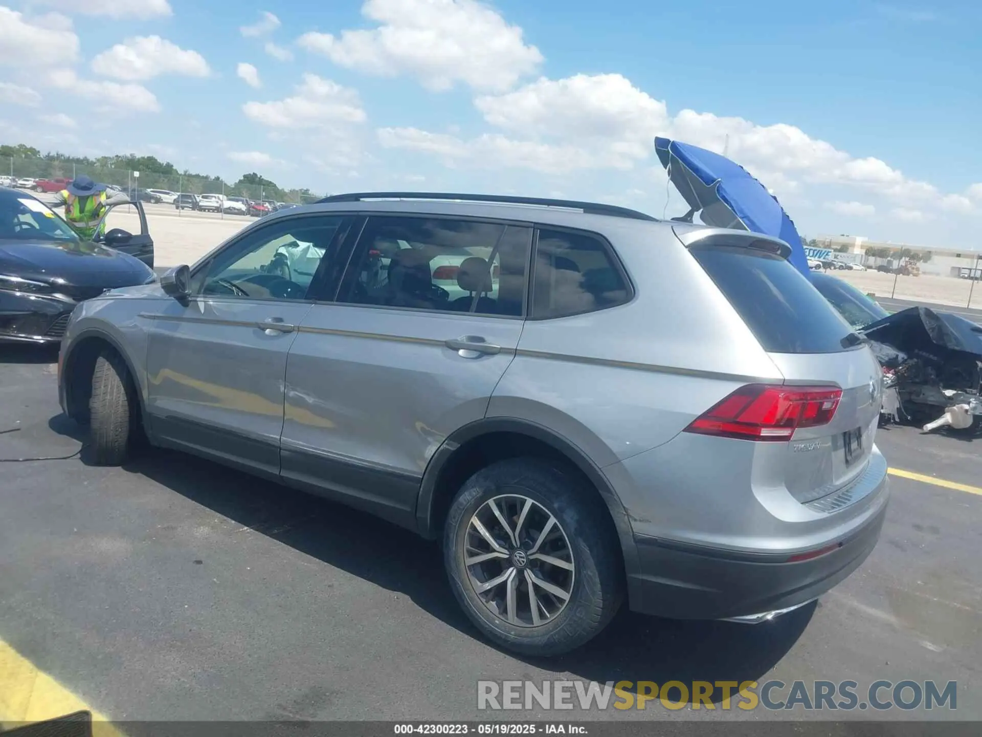 3 Photograph of a damaged car 3VV1B7AX7MM117954 VOLKSWAGEN TIGUAN 2021