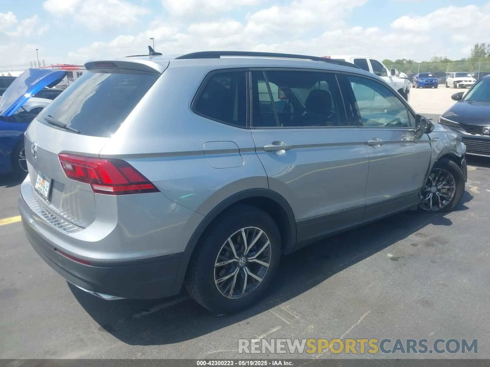 4 Photograph of a damaged car 3VV1B7AX7MM117954 VOLKSWAGEN TIGUAN 2021