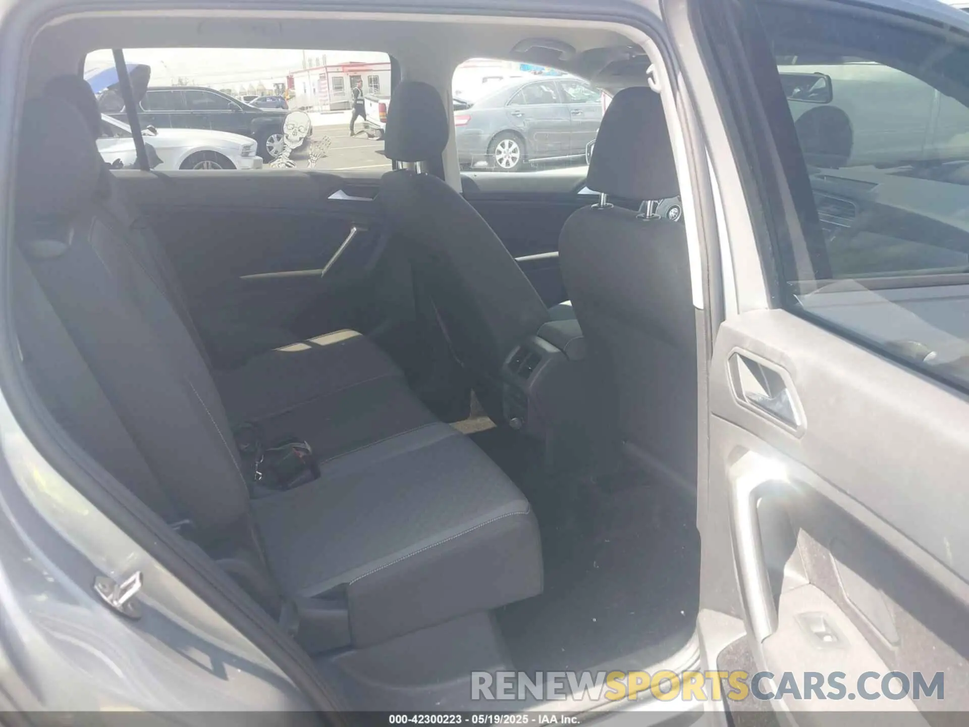 8 Photograph of a damaged car 3VV1B7AX7MM117954 VOLKSWAGEN TIGUAN 2021