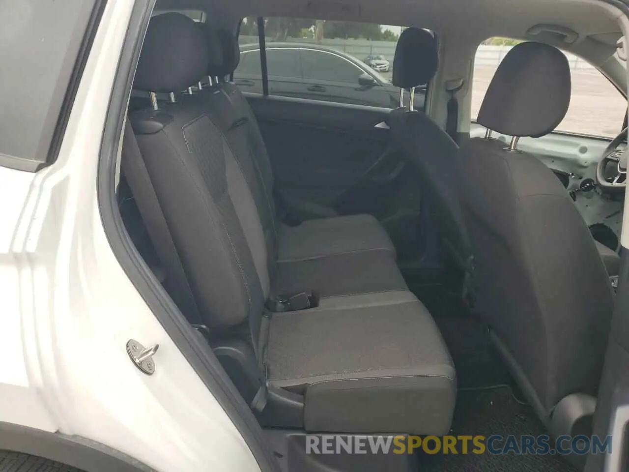 11 Photograph of a damaged car 3VV1B7AX8MM020259 VOLKSWAGEN TIGUAN 2021