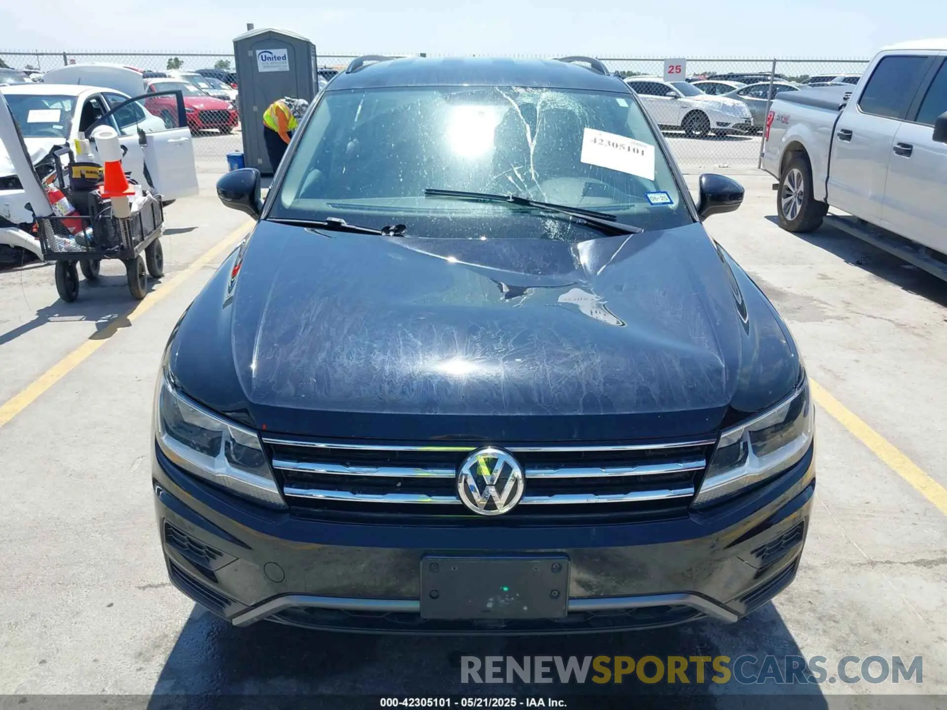 17 Photograph of a damaged car 3VV1B7AX9MM067347 VOLKSWAGEN TIGUAN 2021