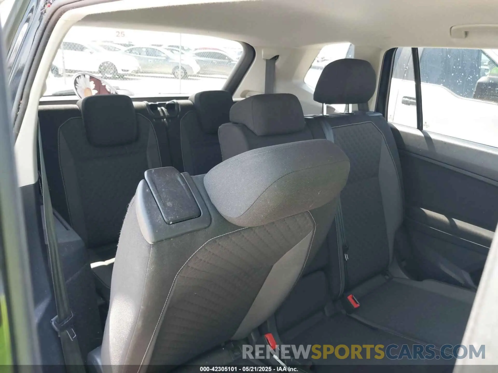 8 Photograph of a damaged car 3VV1B7AX9MM067347 VOLKSWAGEN TIGUAN 2021