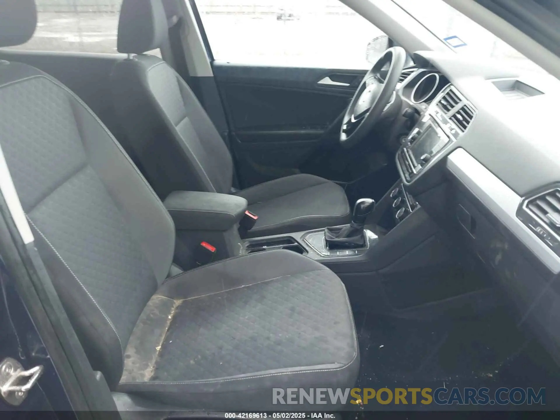 5 Photograph of a damaged car 3VV1B7AXXMM002930 VOLKSWAGEN TIGUAN 2021