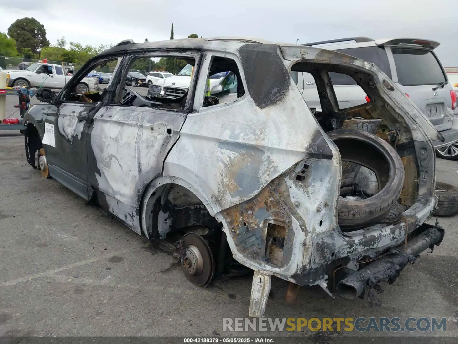 3 Photograph of a damaged car 3VV1B7AXXMM045664 VOLKSWAGEN TIGUAN 2021