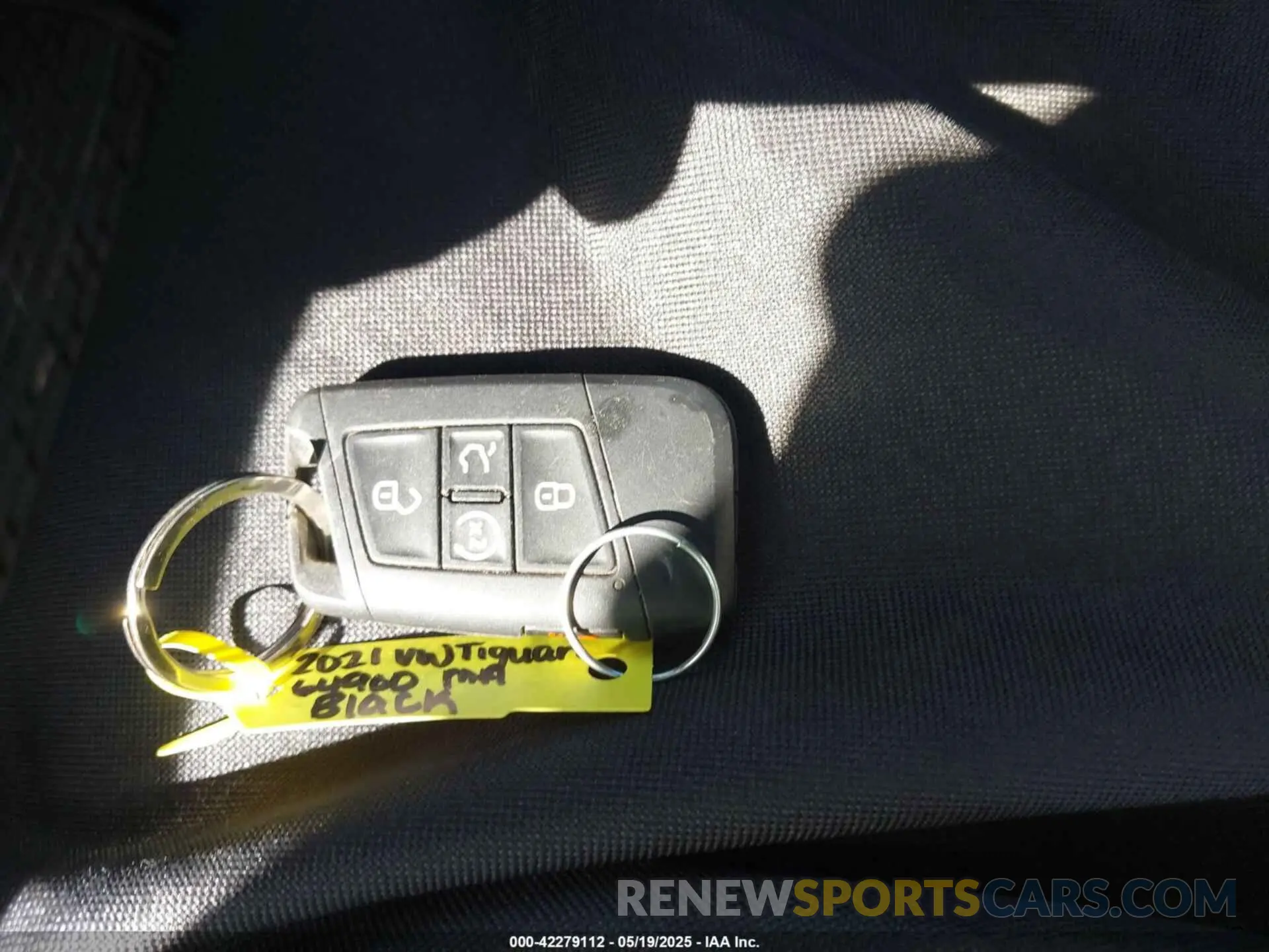 11 Photograph of a damaged car 3VV2B7AX0MM027517 VOLKSWAGEN TIGUAN 2021
