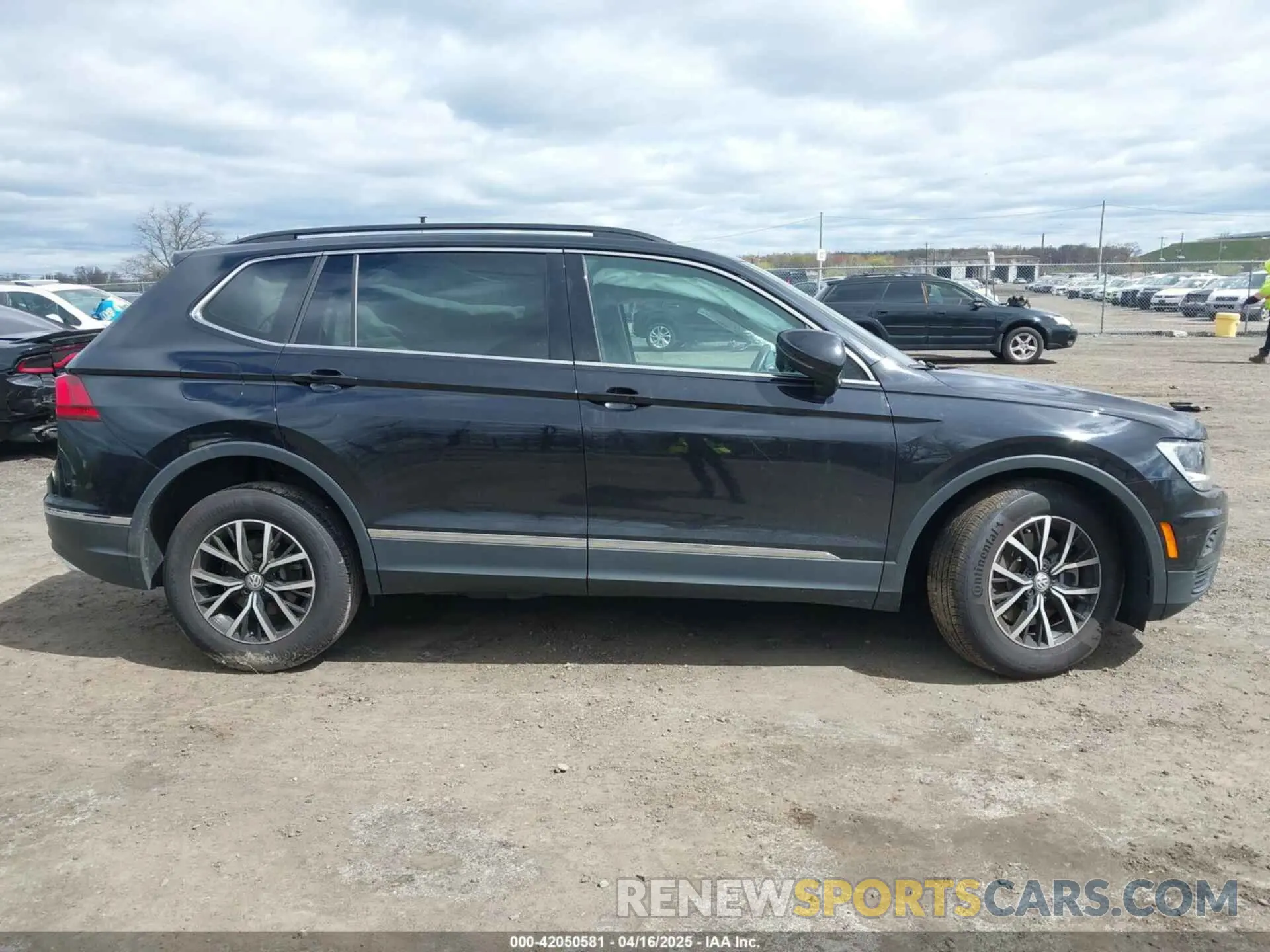 12 Photograph of a damaged car 3VV2B7AX0MM132946 VOLKSWAGEN TIGUAN 2021