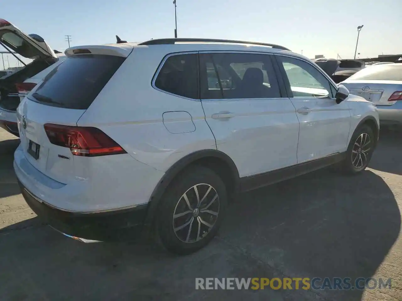 3 Photograph of a damaged car 3VV2B7AX1MM010046 VOLKSWAGEN TIGUAN 2021