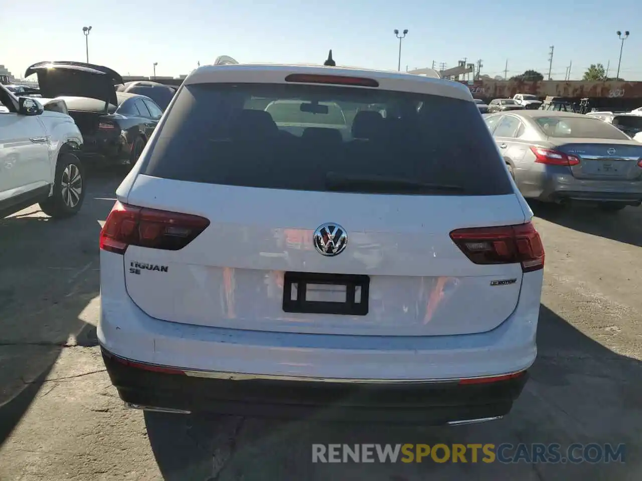 6 Photograph of a damaged car 3VV2B7AX1MM010046 VOLKSWAGEN TIGUAN 2021