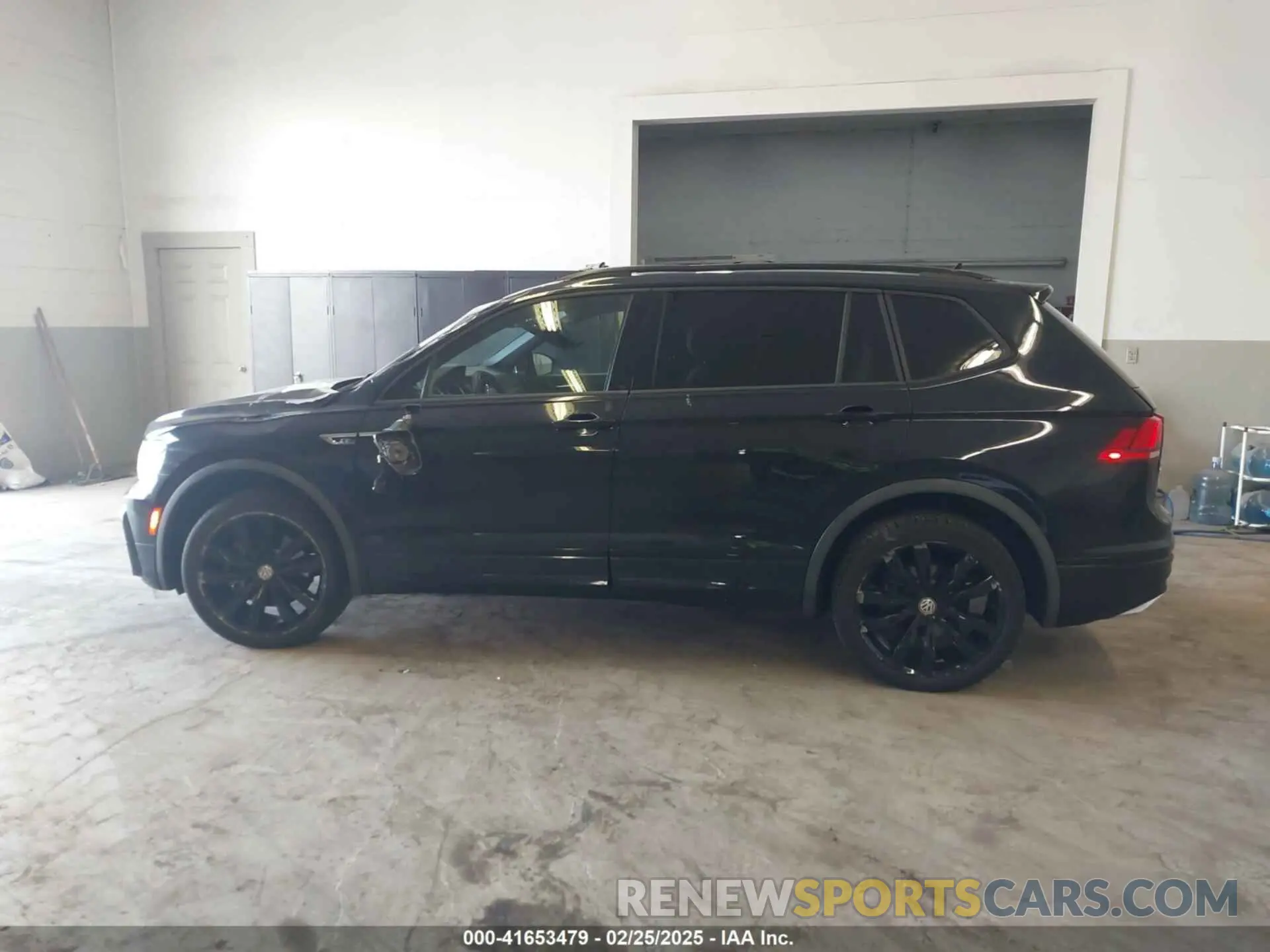 14 Photograph of a damaged car 3VV2B7AX1MM012587 VOLKSWAGEN TIGUAN 2021