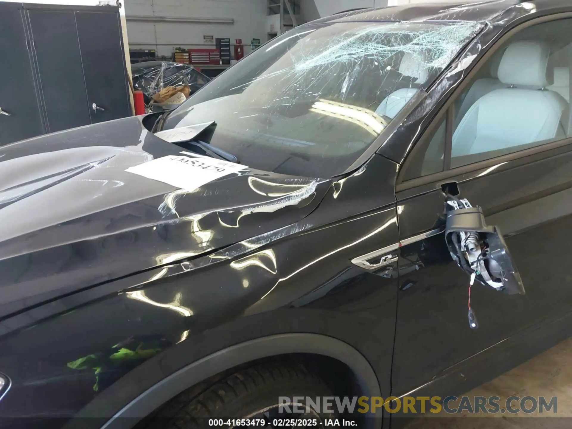 17 Photograph of a damaged car 3VV2B7AX1MM012587 VOLKSWAGEN TIGUAN 2021